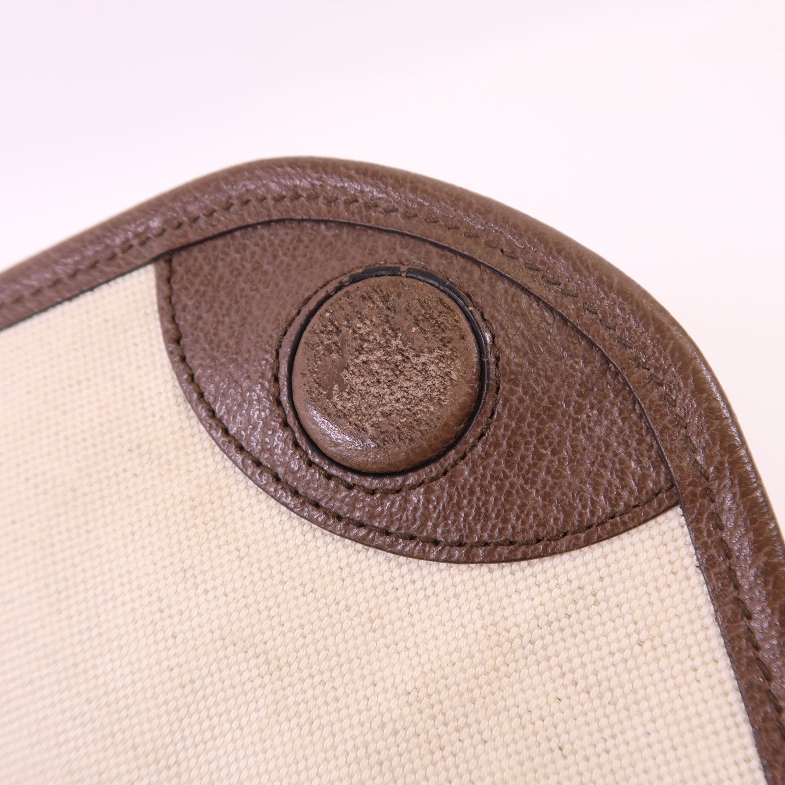 GUCCI 塗層帆布Neo Vintage GG Messenger金扣肩背袋