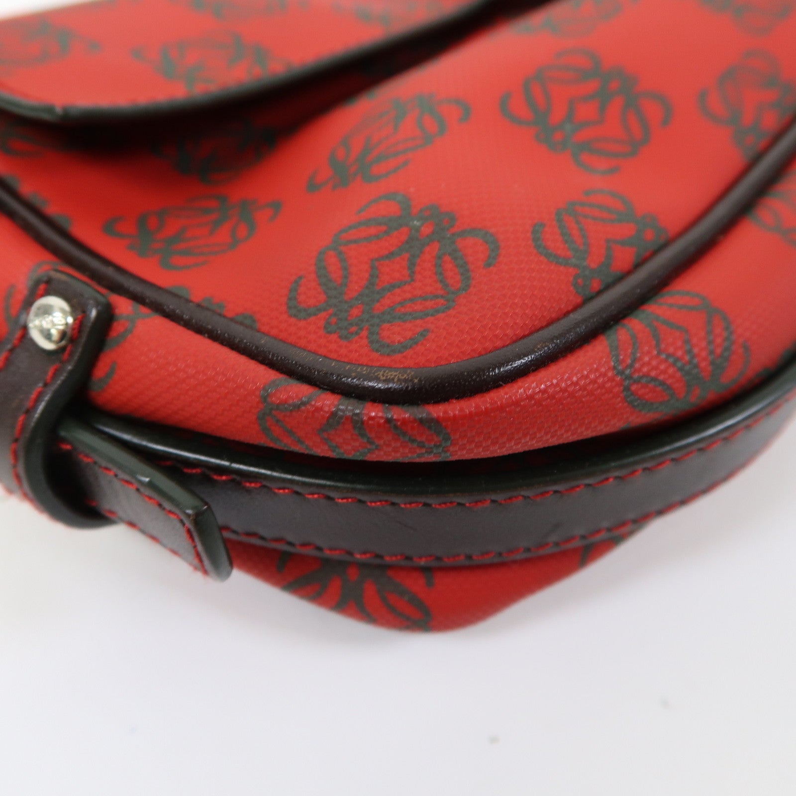 LOEWE 塗層帆布Shoulder Bag銀扣肩背袋紅色