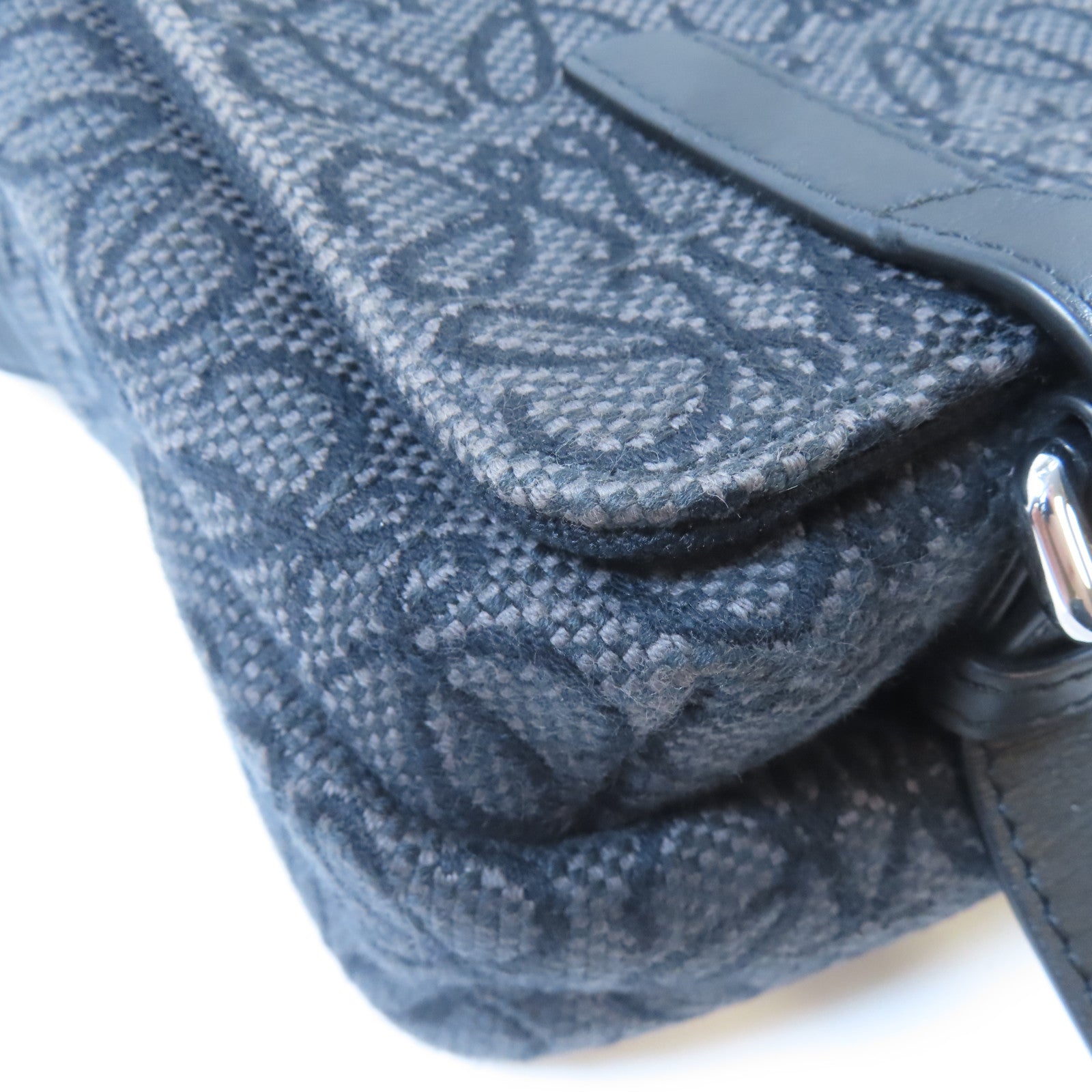 LOEWE 帆布Messenger Bag銀扣肩背袋黑色