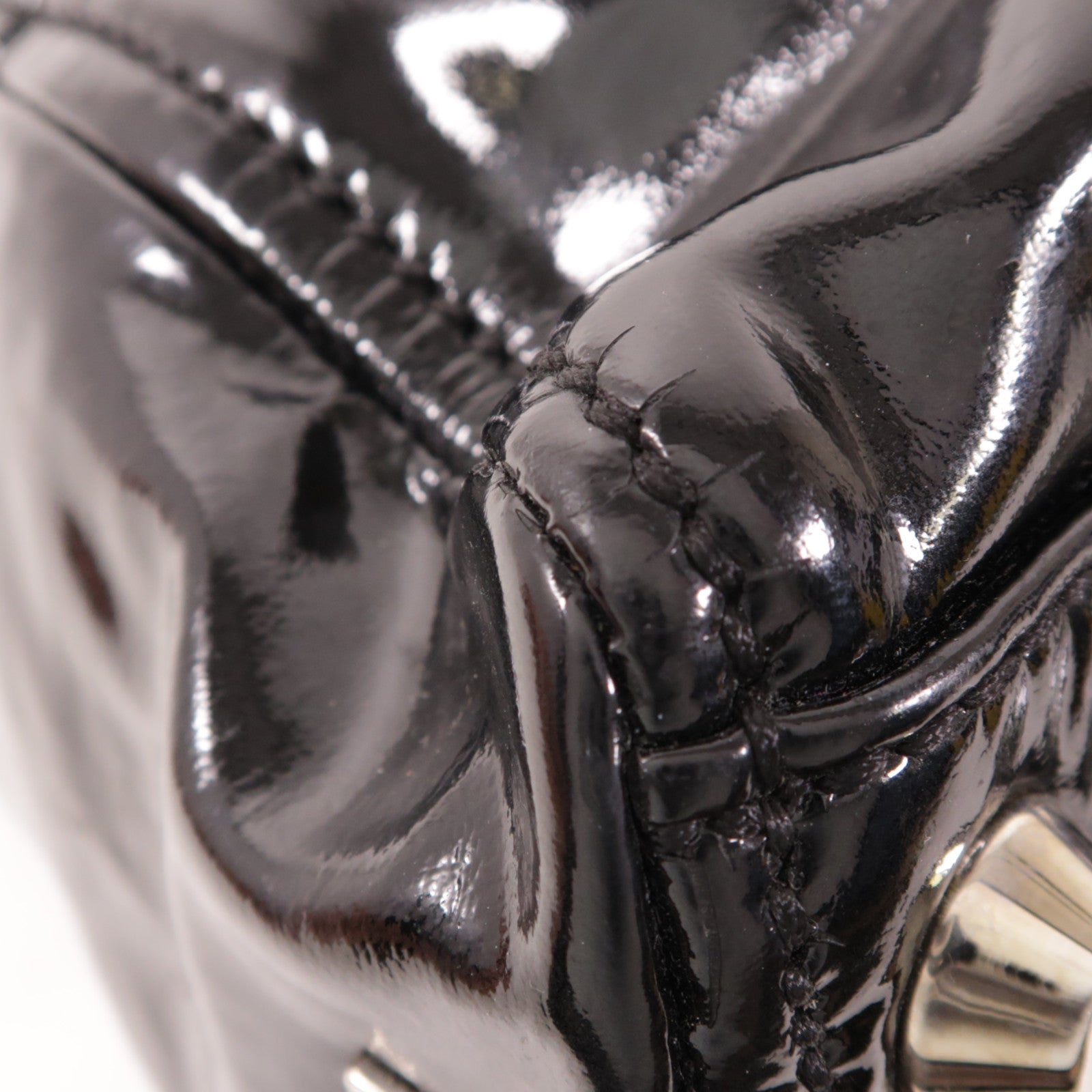 Miu Miu 漆皮皮革Hand Bag銀扣手挽袋