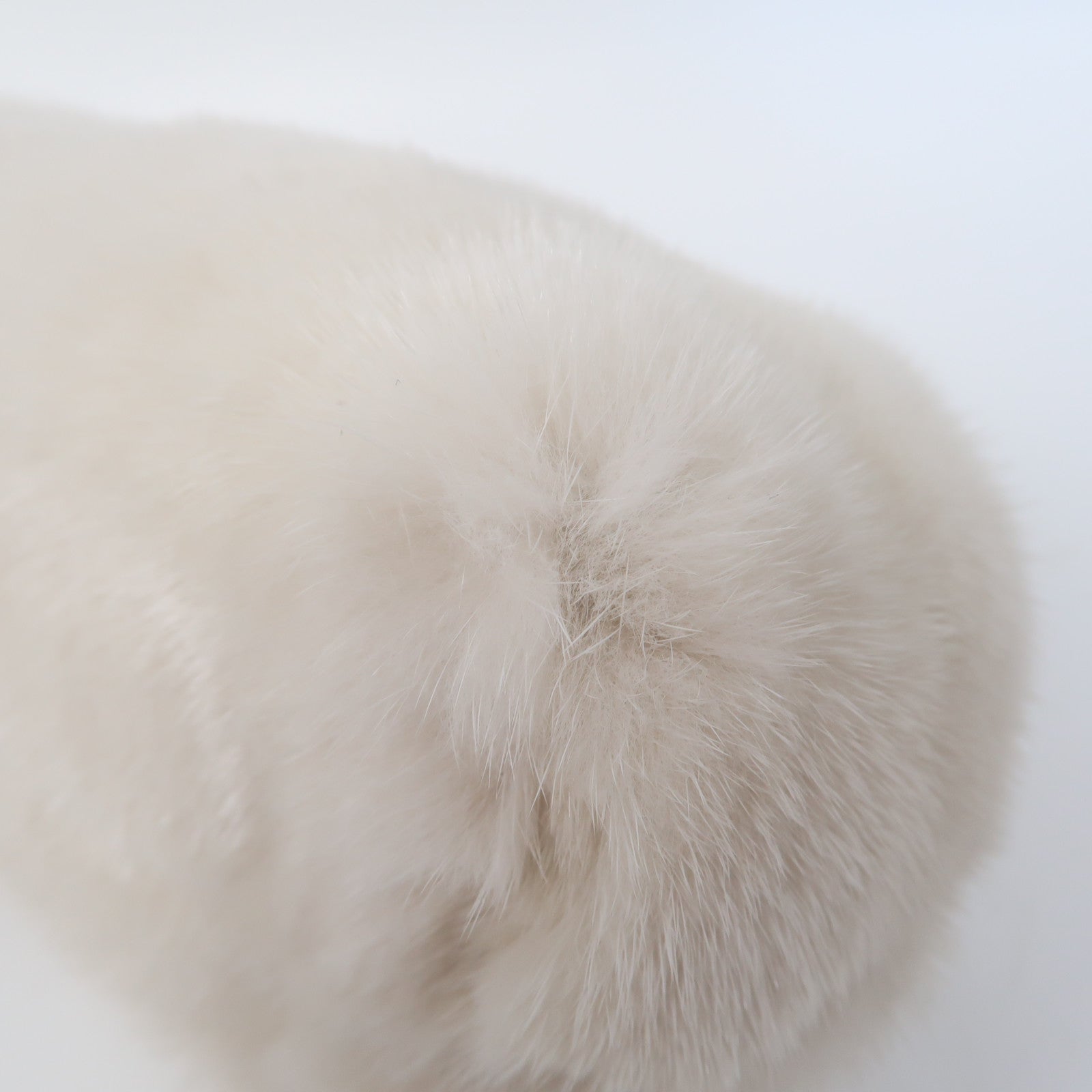 FENDI 毛茸Shoulder Bag銀扣肩背袋白色