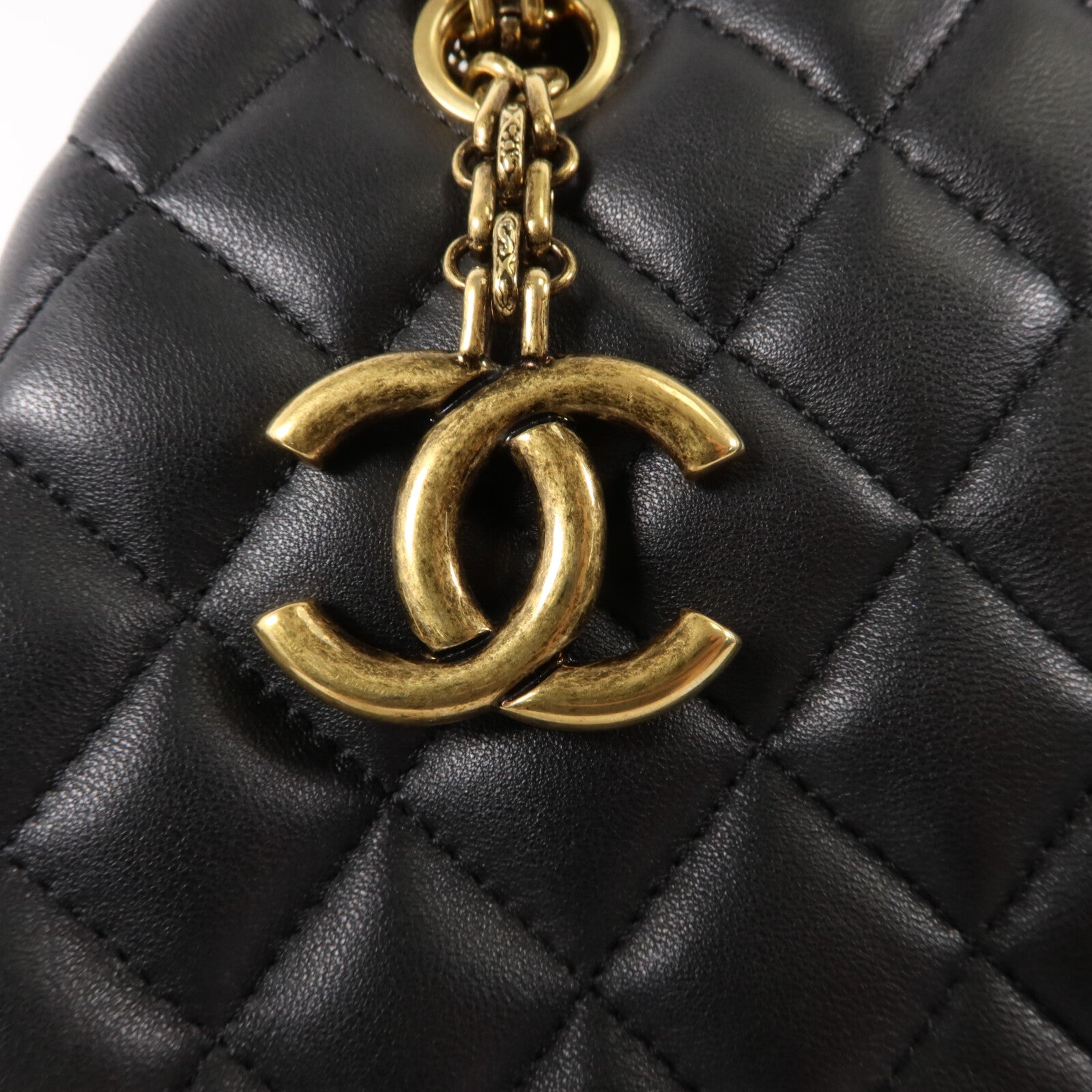 CHANEL 牛皮皮革Mademoiselle Bowling鏈帶肩背袋