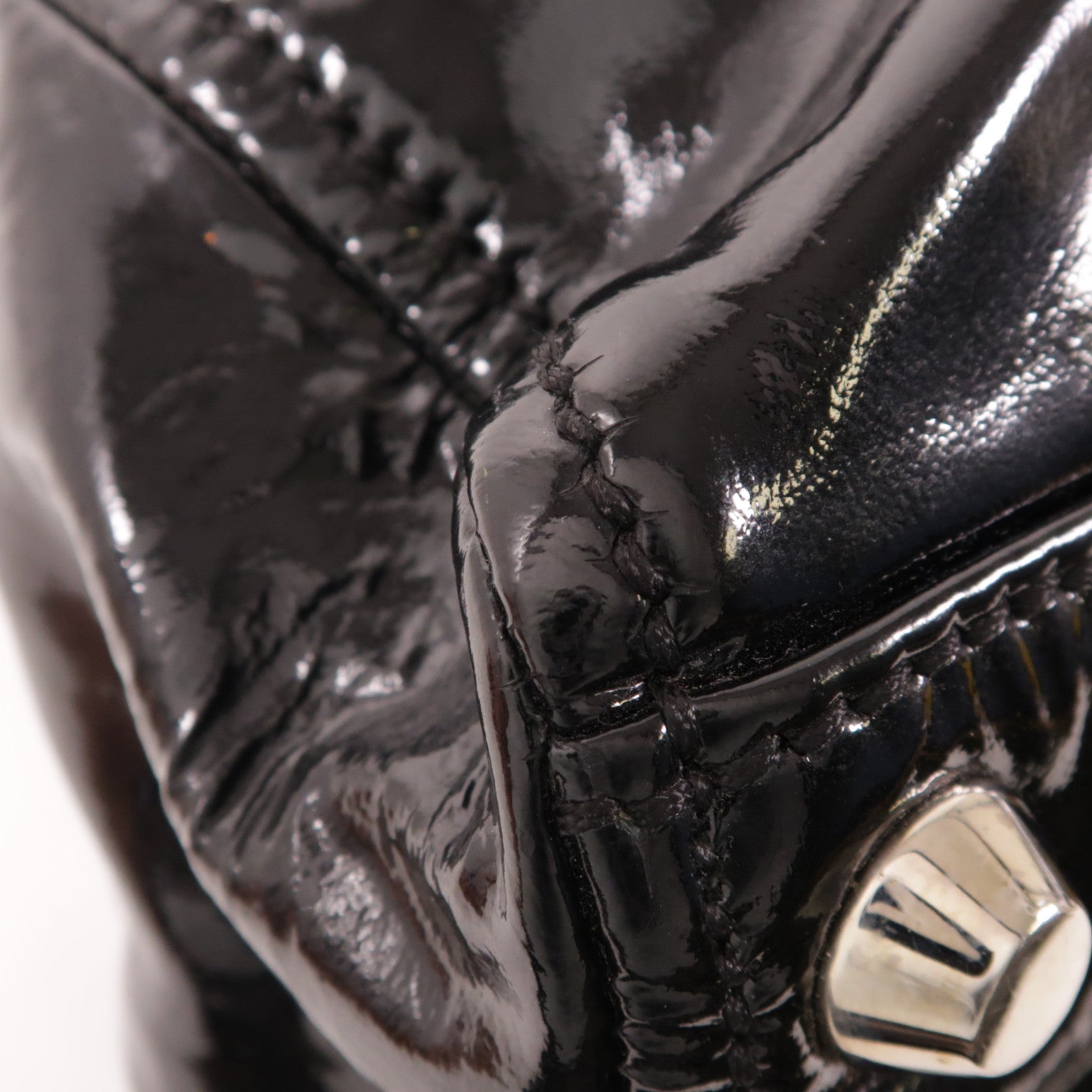 Miu Miu 漆皮皮革Hand Bag銀扣手挽袋