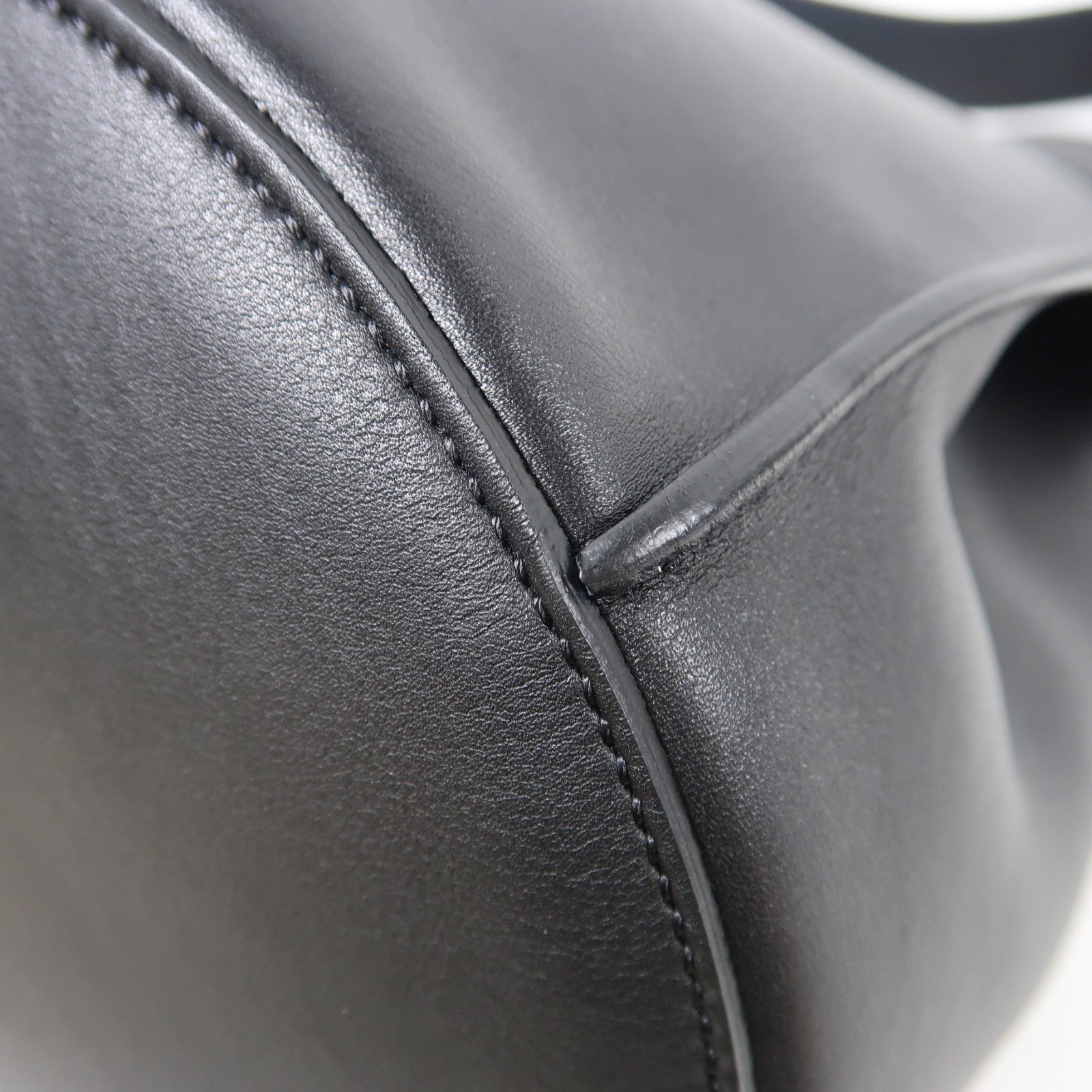 CELINE 【激減優惠】牛皮皮革Bucket W Long Strap銀扣肩背袋黑色