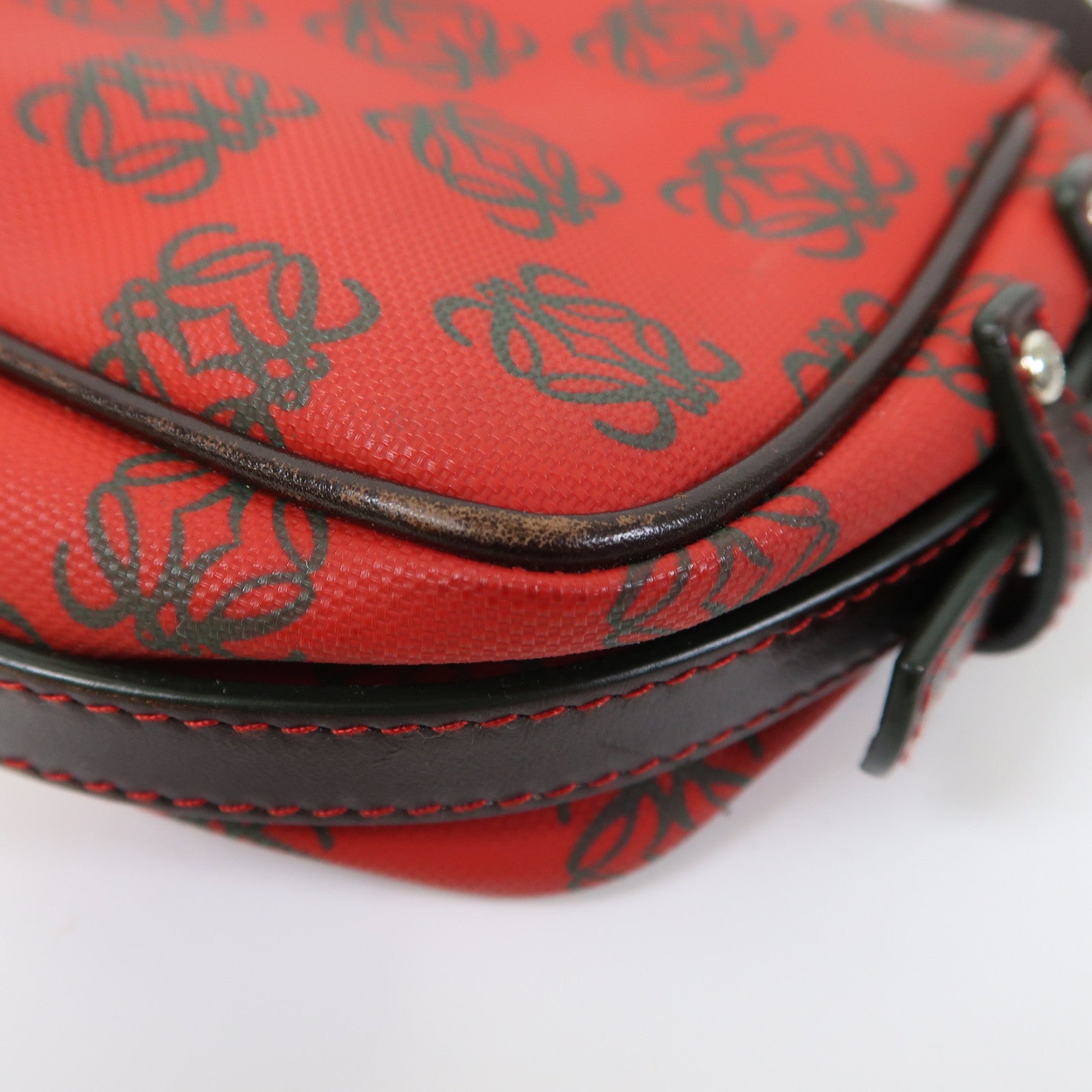 LOEWE 塗層帆布Shoulder Bag銀扣肩背袋紅色