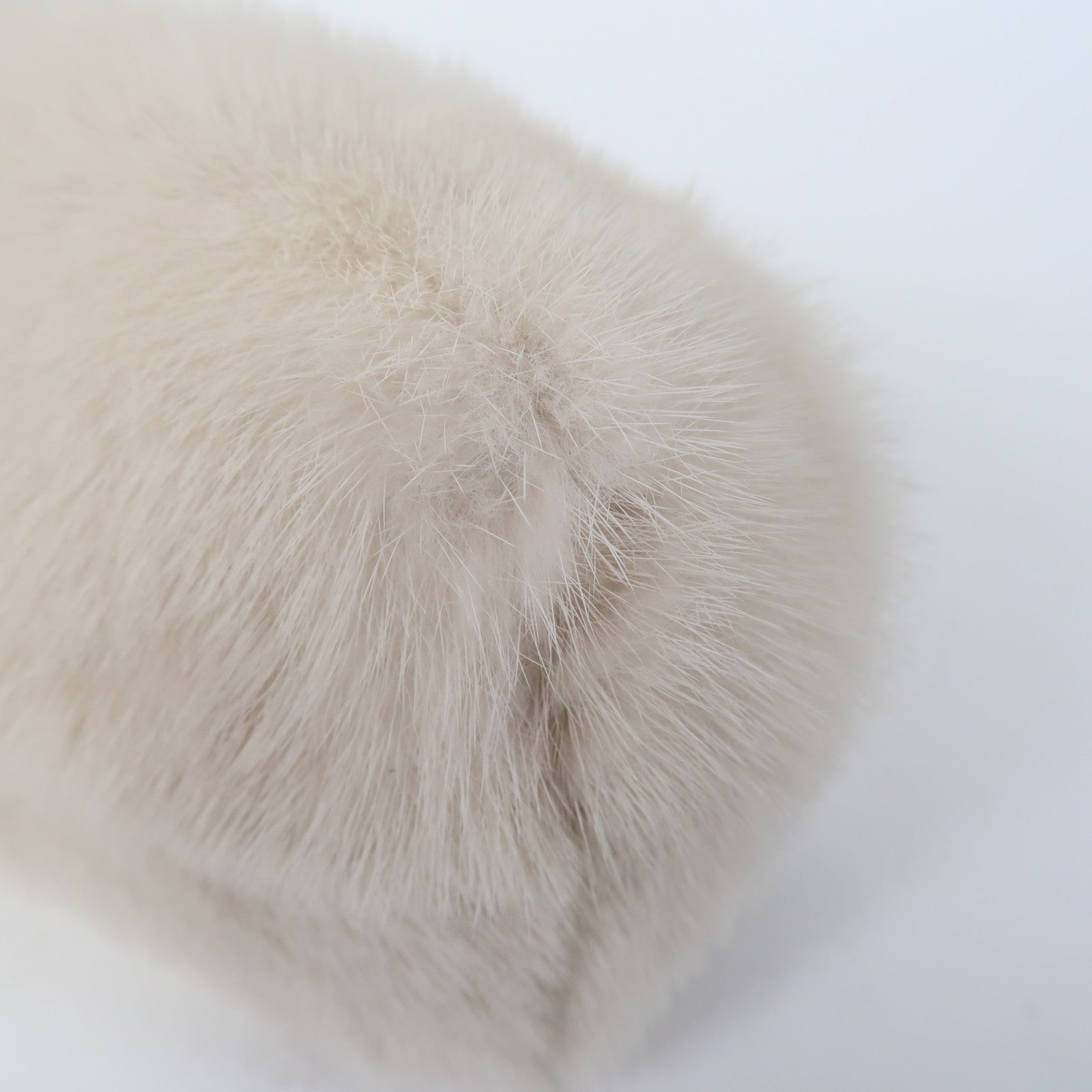 FENDI 毛茸Shoulder Bag銀扣肩背袋白色