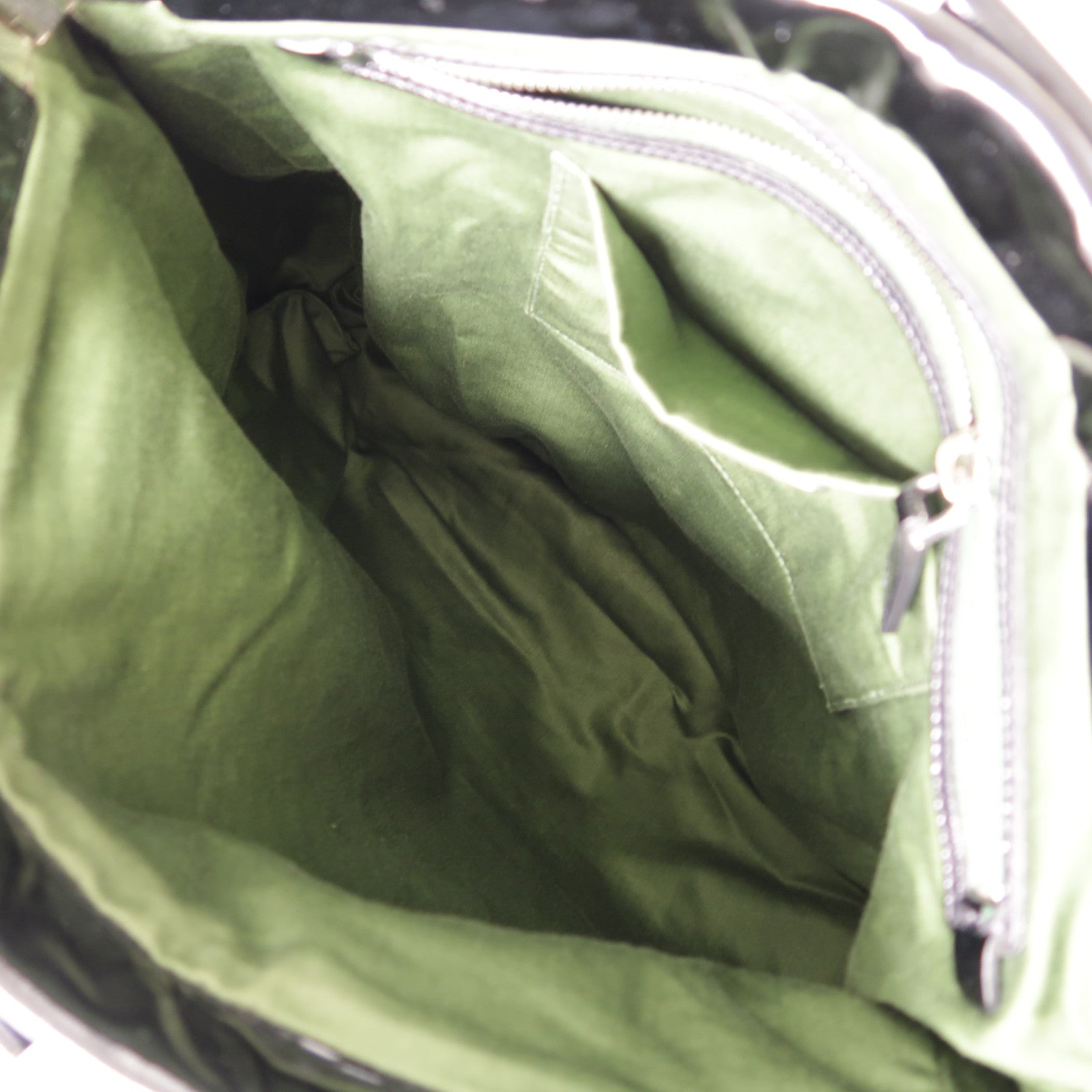 Miu Miu 漆皮皮革Hand Bag銀扣手挽袋