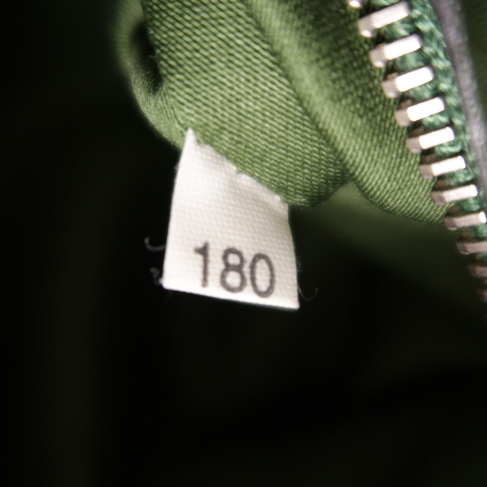 Miu Miu 漆皮皮革Hand Bag銀扣手挽袋