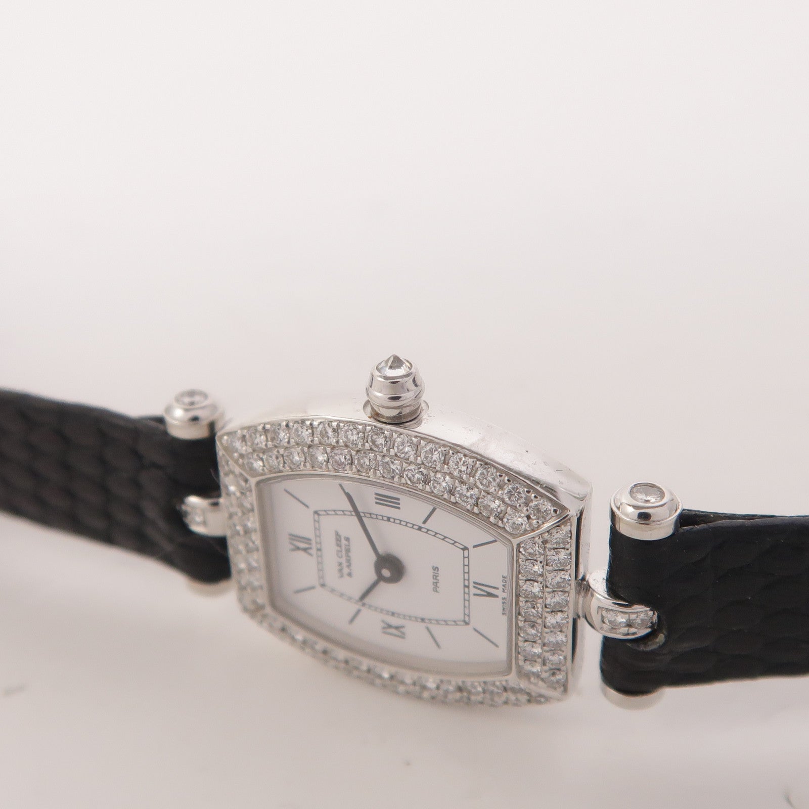 Van Cleef & Arpels Classique Tonneau 322968