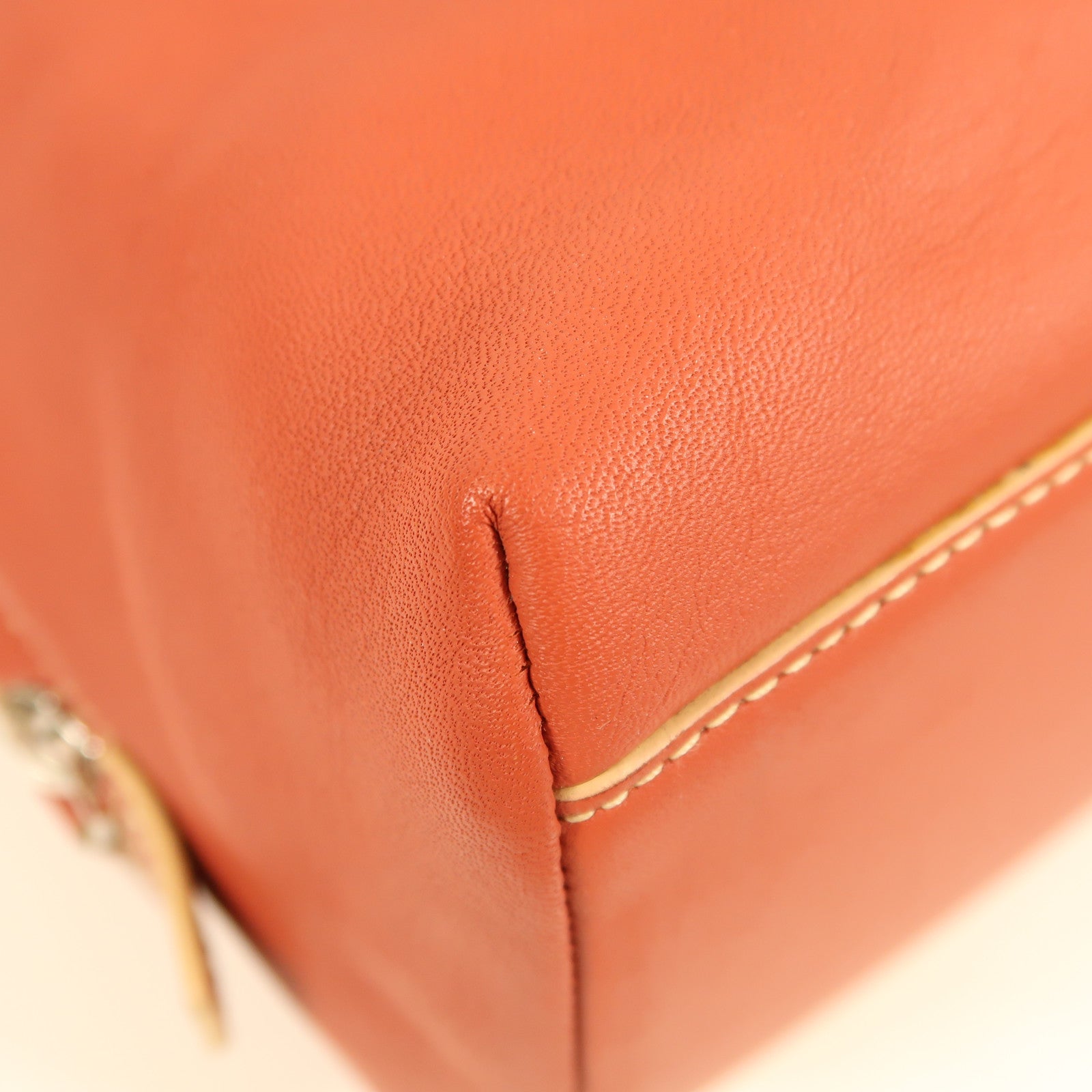 LOEWE 牛皮皮革Hand Bag銀扣手挽袋