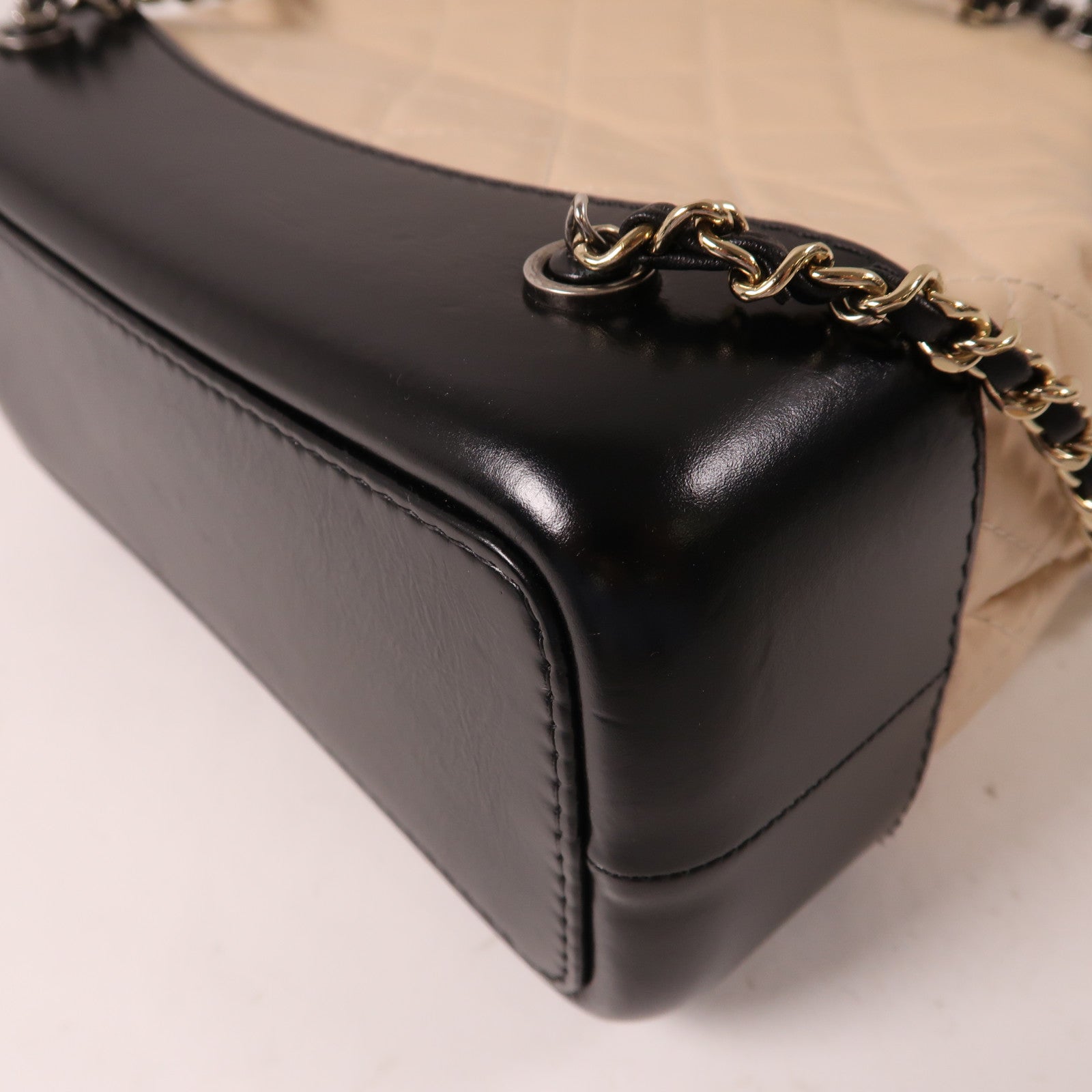 CHANEL 牛皮皮革Gabrielle Rucksack銀扣/金扣鏈帶背包米色/黑色