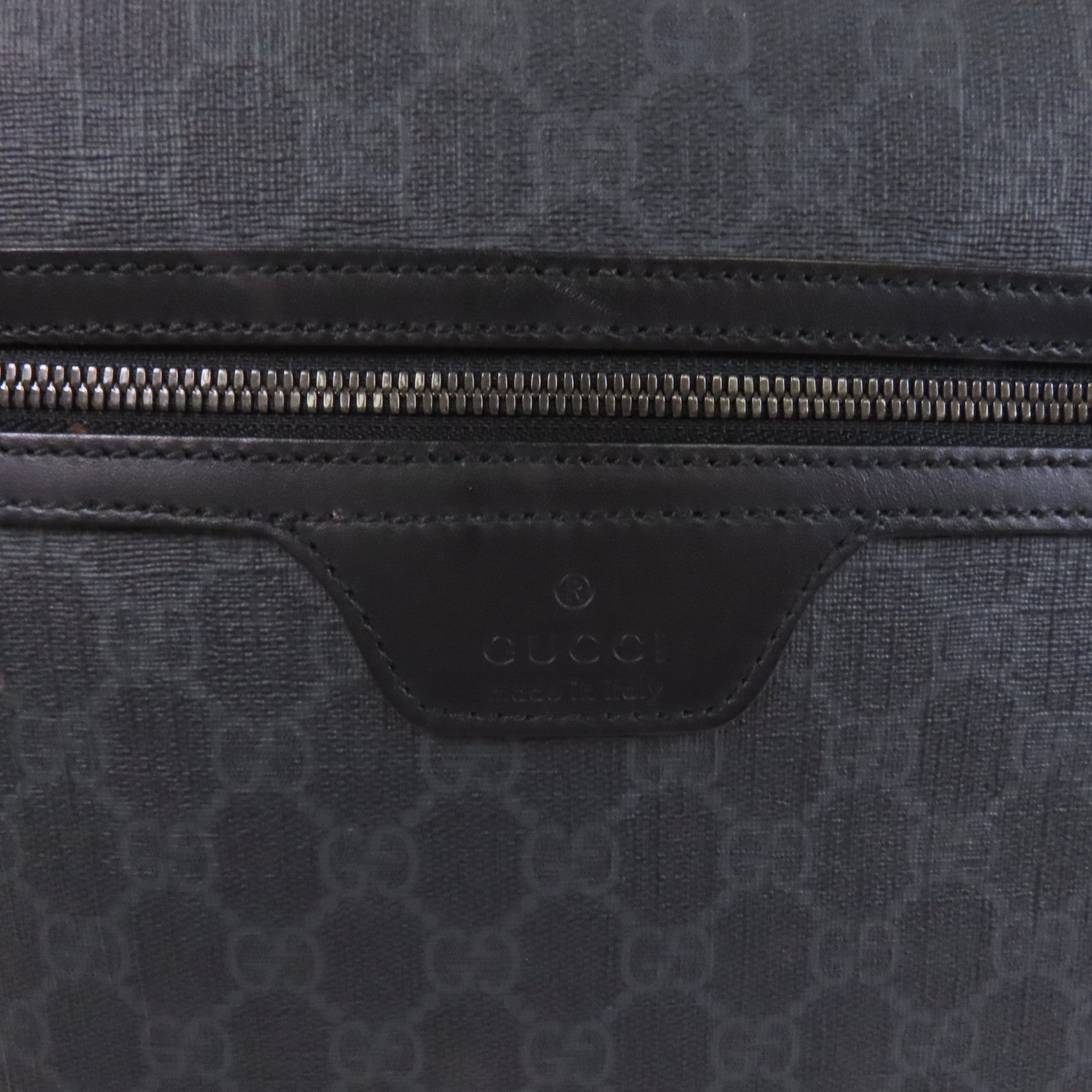 GUCCI 塗層帆布GG Supreme Messenger銀扣肩背袋