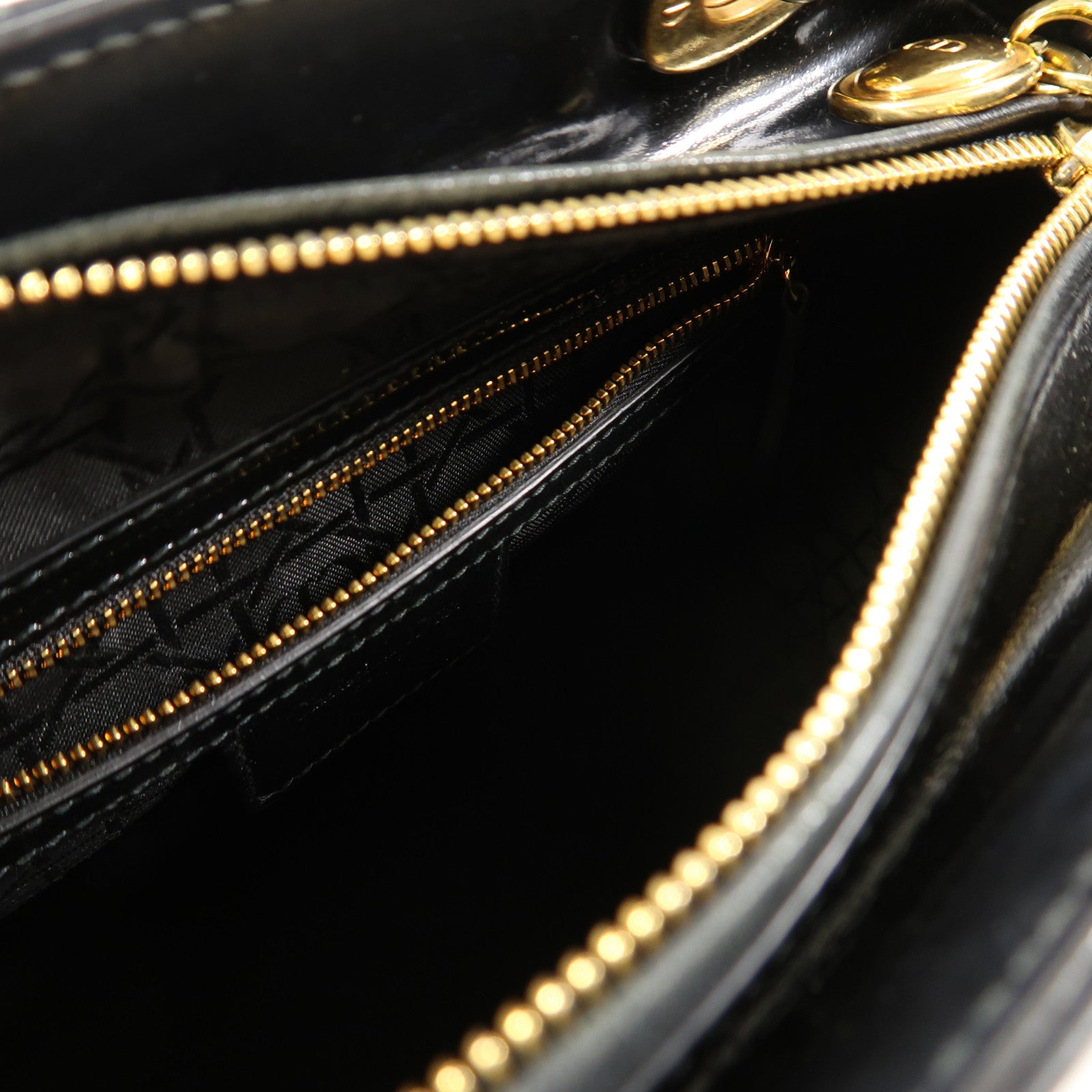Dior 漆皮皮革Lady Dior Medium金扣手挽肩背兩用袋