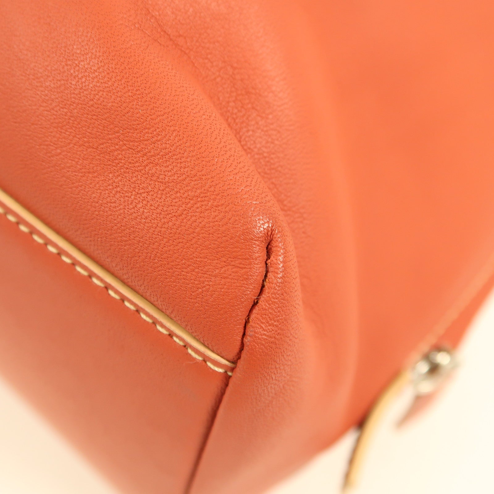 LOEWE 牛皮皮革Hand Bag銀扣手挽袋