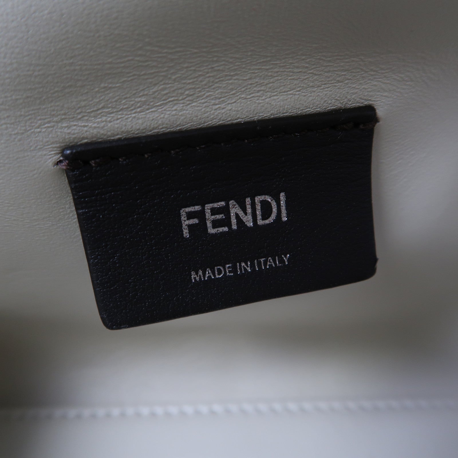 FENDI 毛茸Shoulder Bag銀扣肩背袋白色