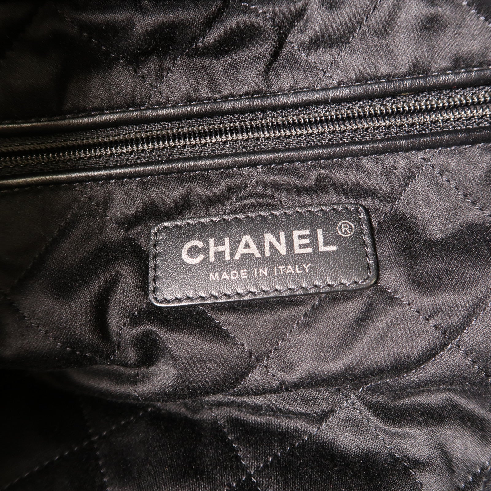 CHANEL 菱格牛皮皮革Chanel 22 Small鏈帶肩背袋黑色