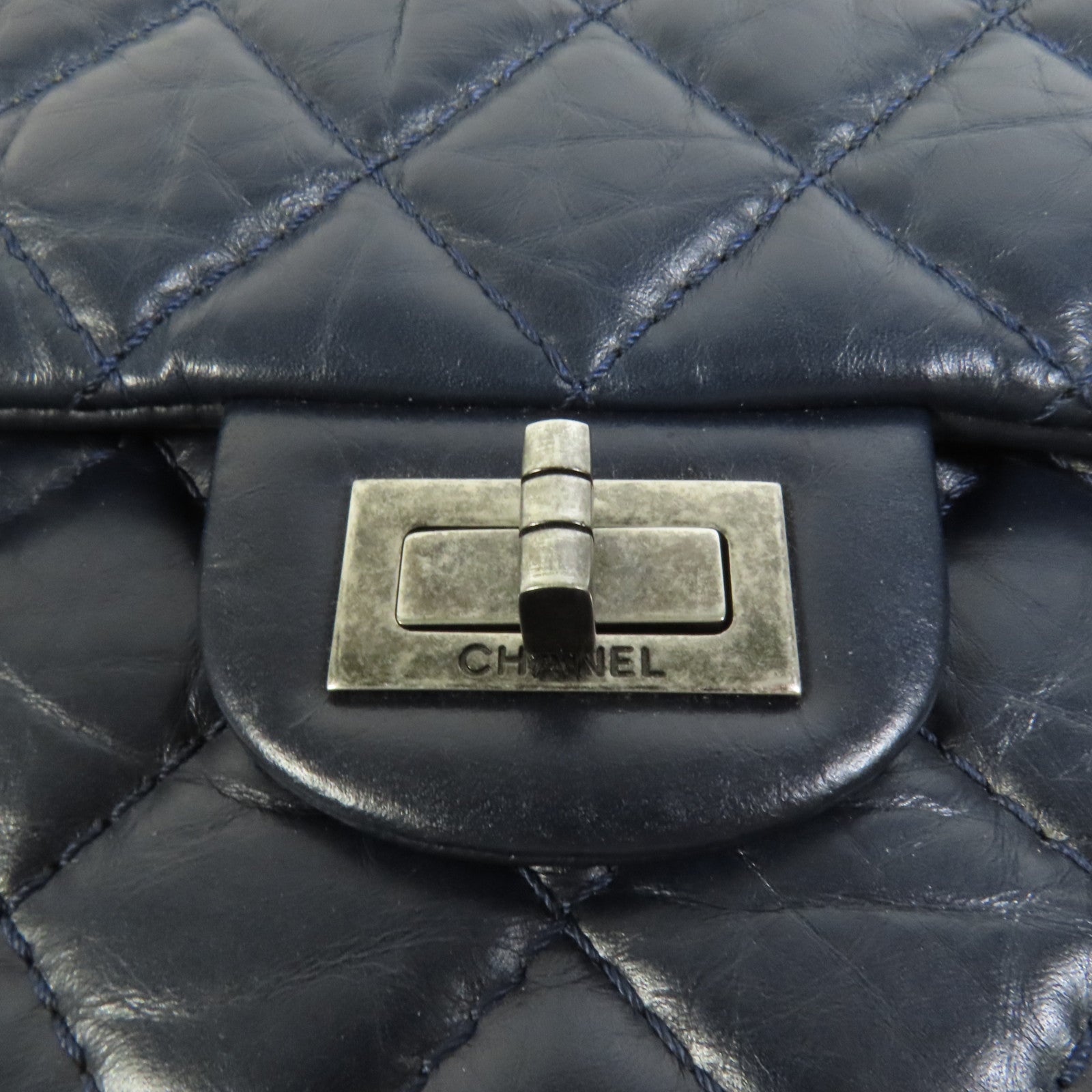 CHANEL 牛皮皮革2.55 Medium鏈帶肩背袋