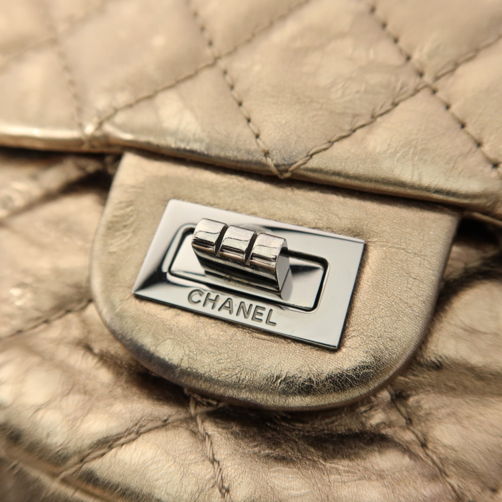 CHANEL 【激減優惠】牛皮皮革2.55銀扣鏈帶肩背袋