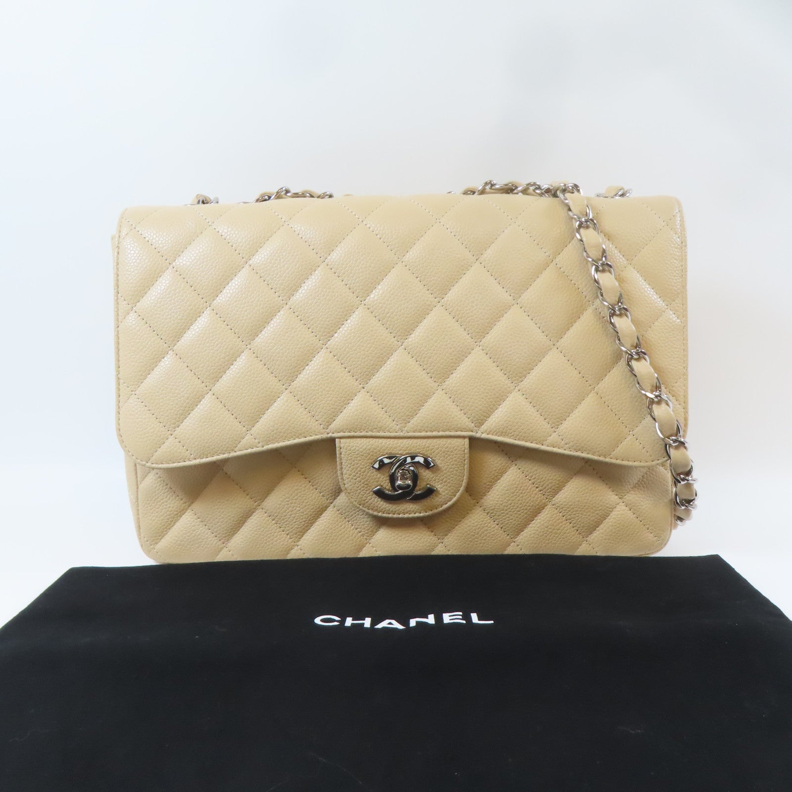 CHANEL 菱格Caviar皮革Jumbo Chain Shoulder Bag銀扣鏈帶肩背袋米色