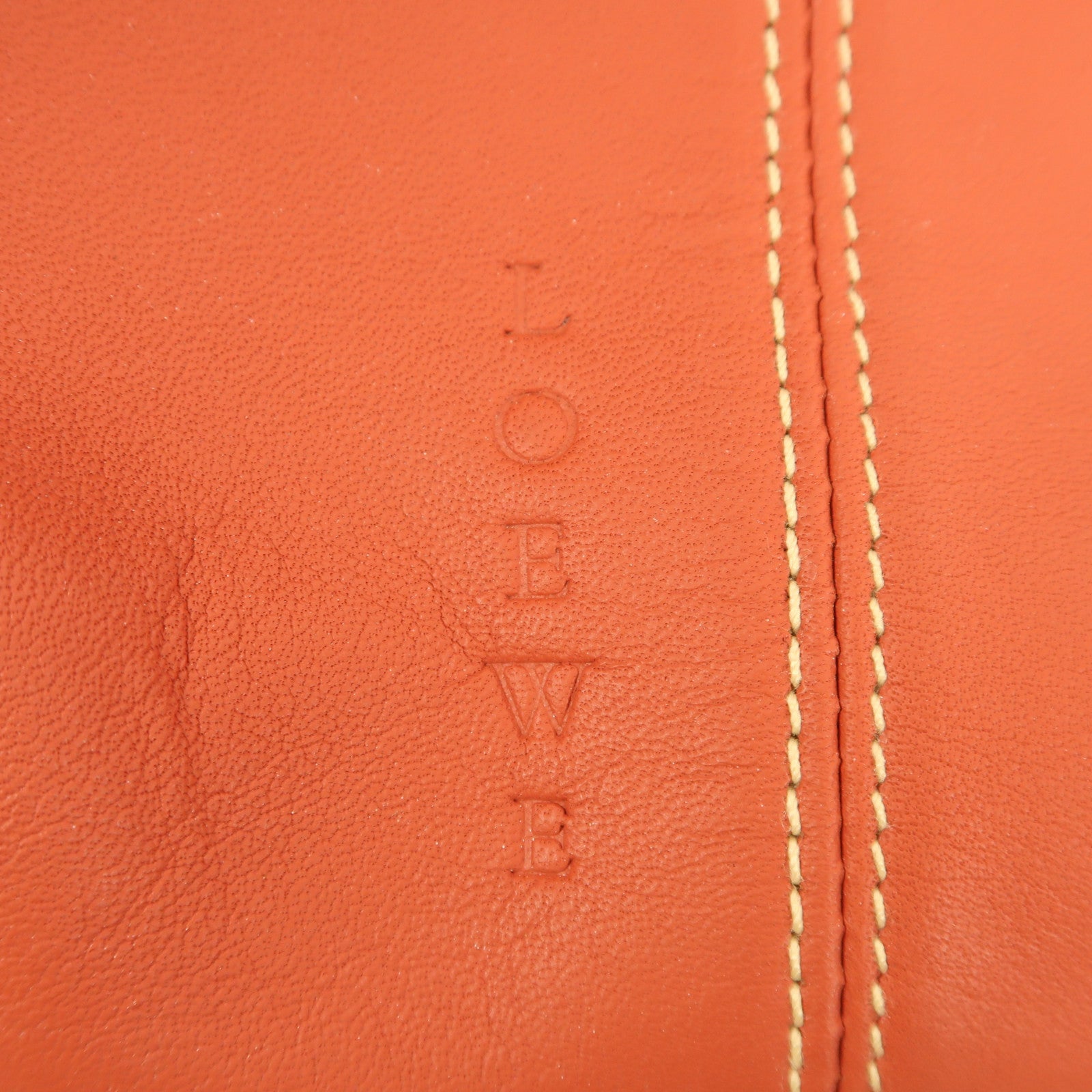 LOEWE 牛皮皮革Hand Bag銀扣手挽袋