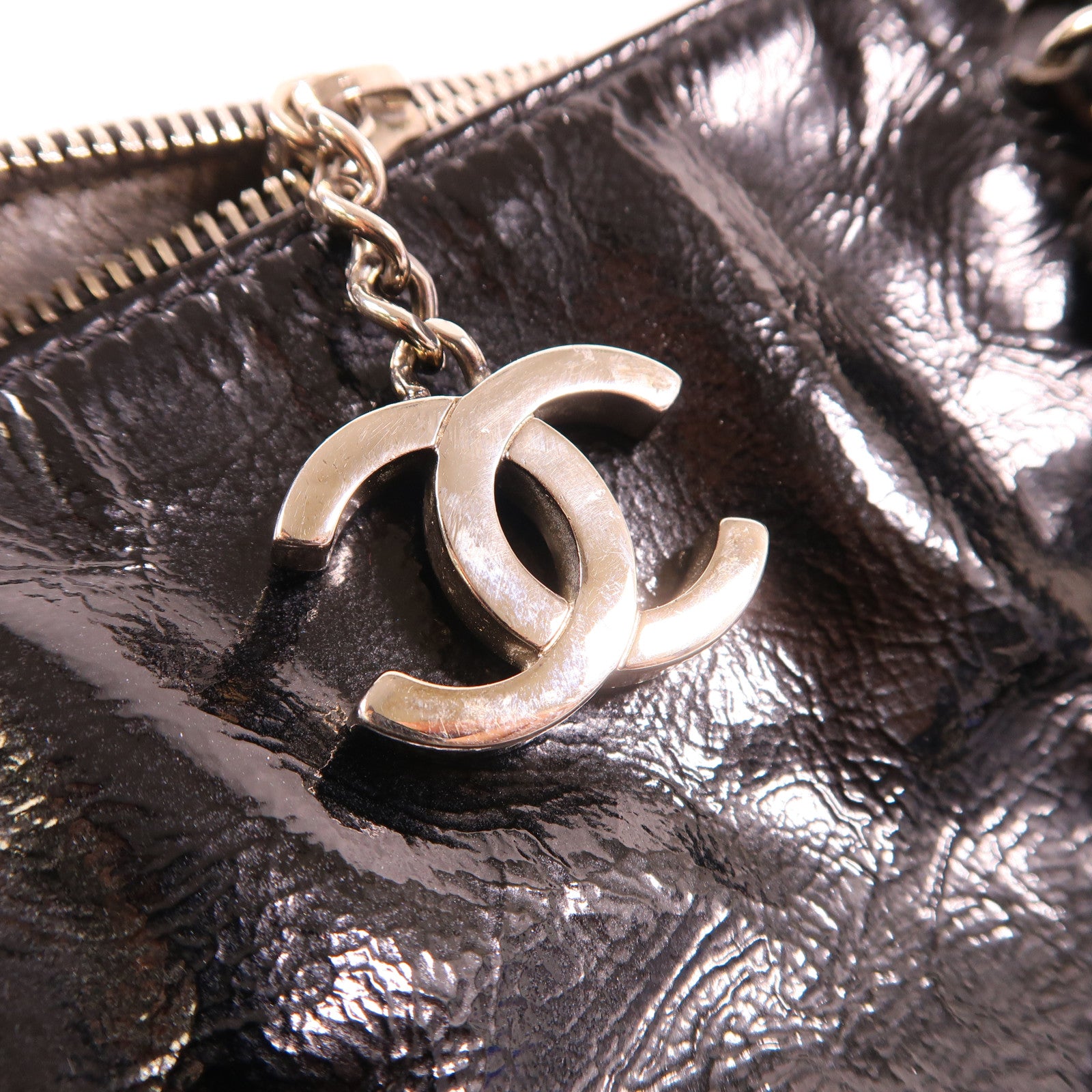 CHANEL 漆皮皮革Shoulder Bag銀扣鏈帶肩背袋