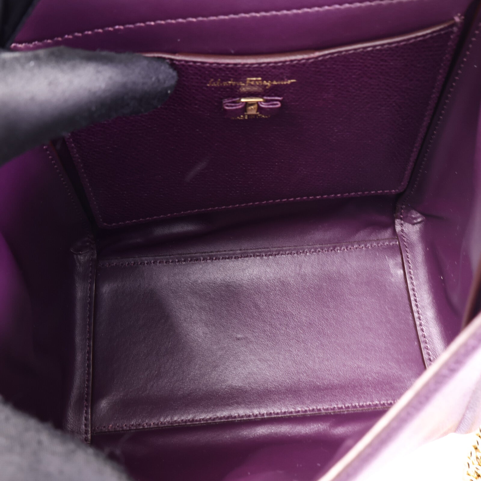 Salvatore Ferragamo 牛皮皮革Vara Ribbon手挽肩背兩用袋