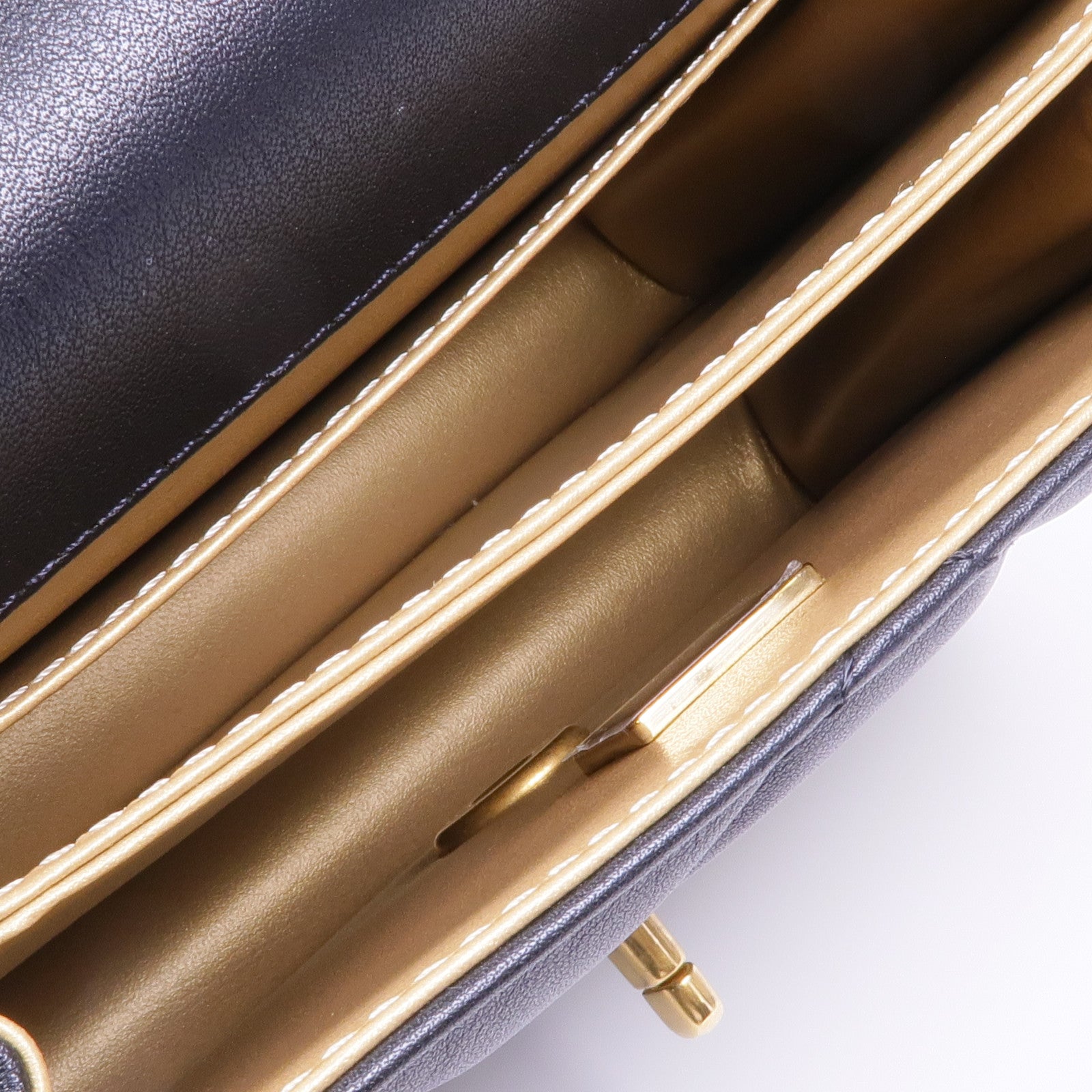 CHANEL 羊皮皮革Chain Shoulder金扣鏈帶肩背袋