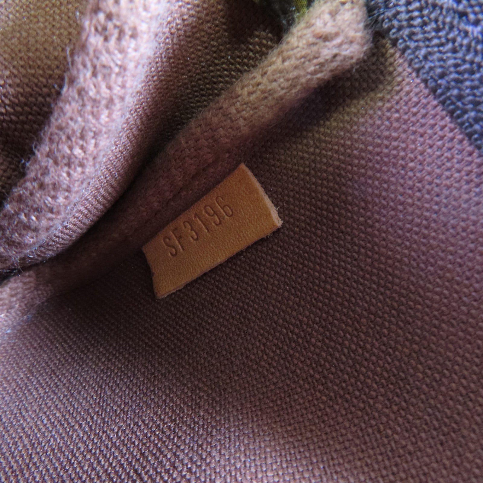 LOUIS VUITTON Monogram Mini Pochette金扣鏈帶手拿包