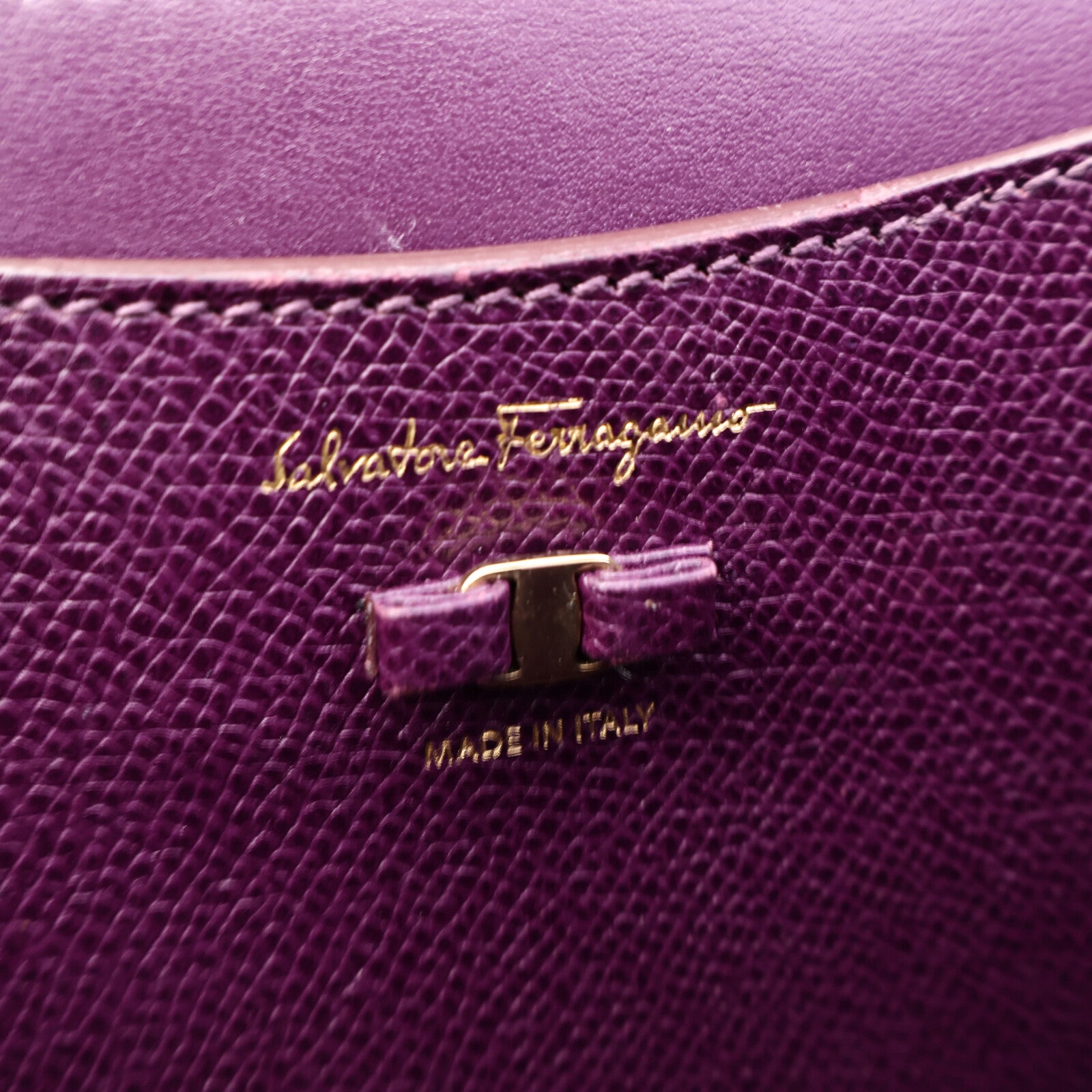 Salvatore Ferragamo 牛皮皮革Vara Ribbon手挽肩背兩用袋