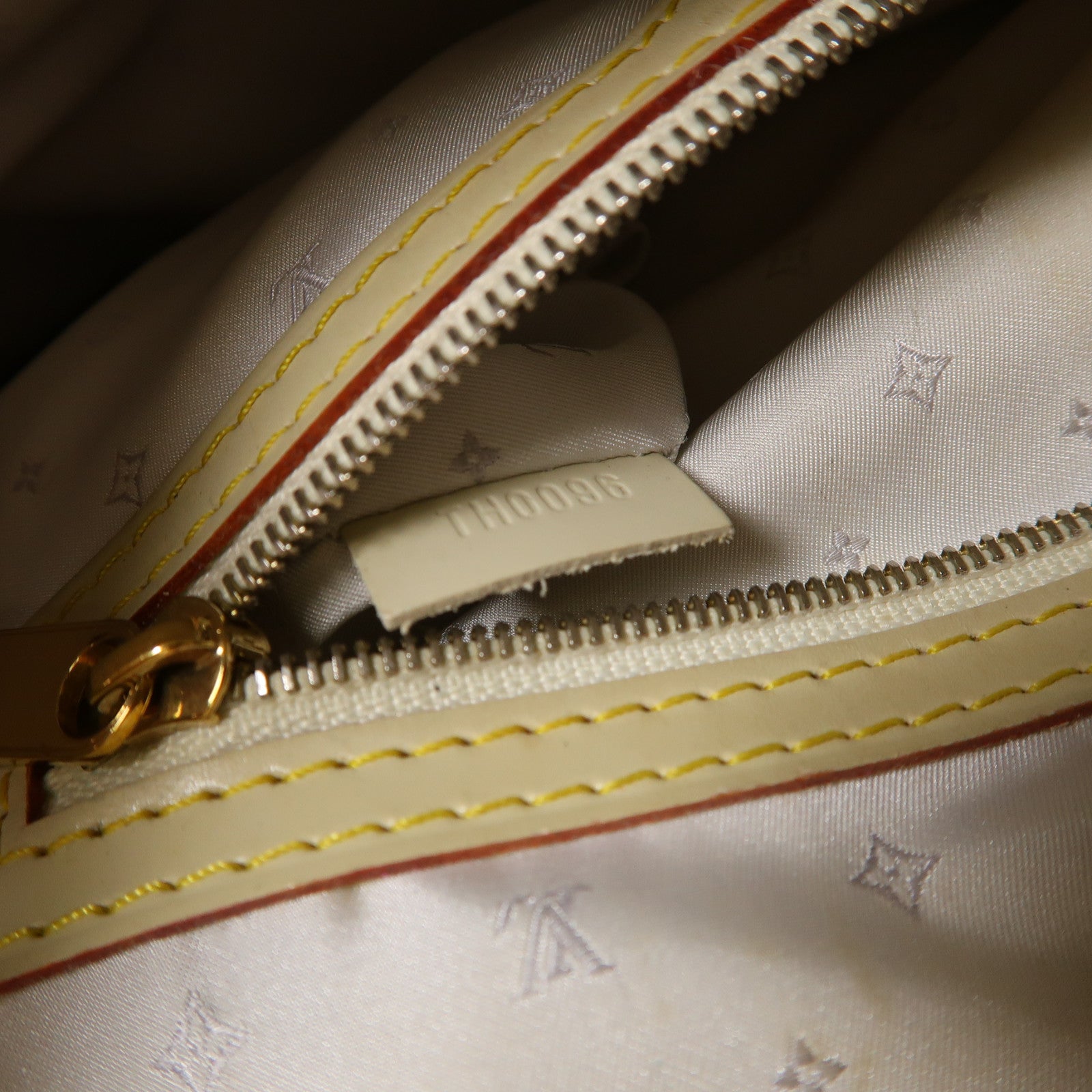 LOUIS VUITTON 【激減優惠】Suhali皮革Lockit PM金扣手挽袋米色