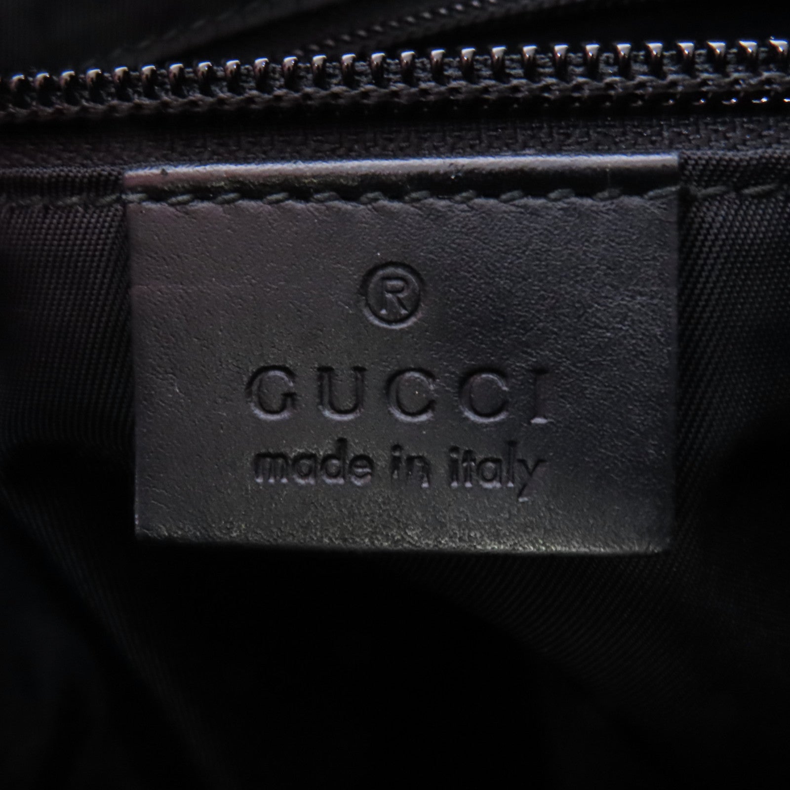 GUCCI 塗層帆布GG Supreme Messenger銀扣肩背袋