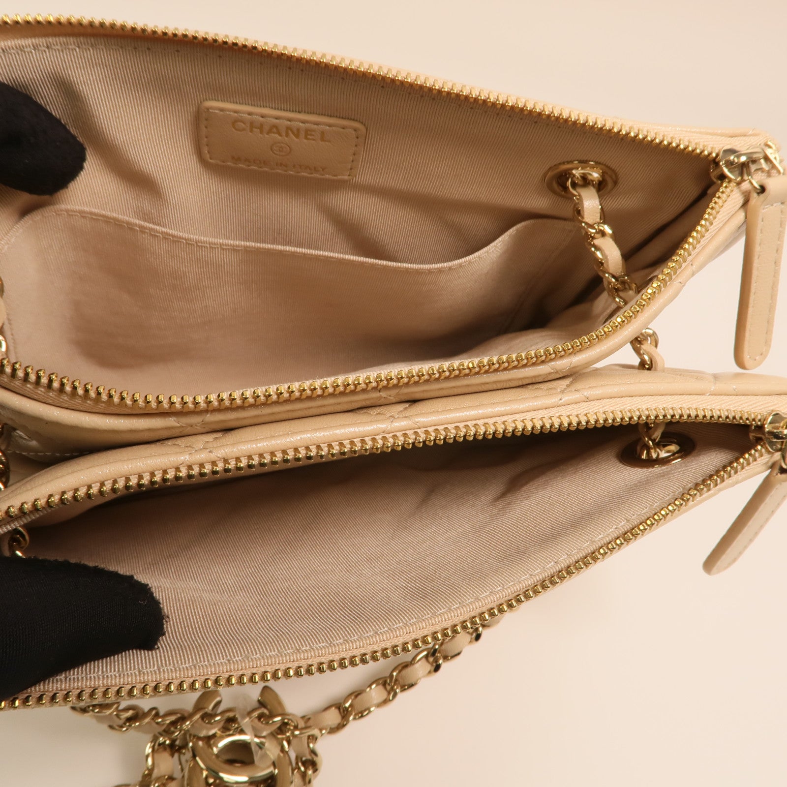 CHANEL 羊皮皮革Drawstring Double Zip Crossbody Bag金扣鏈帶肩背袋