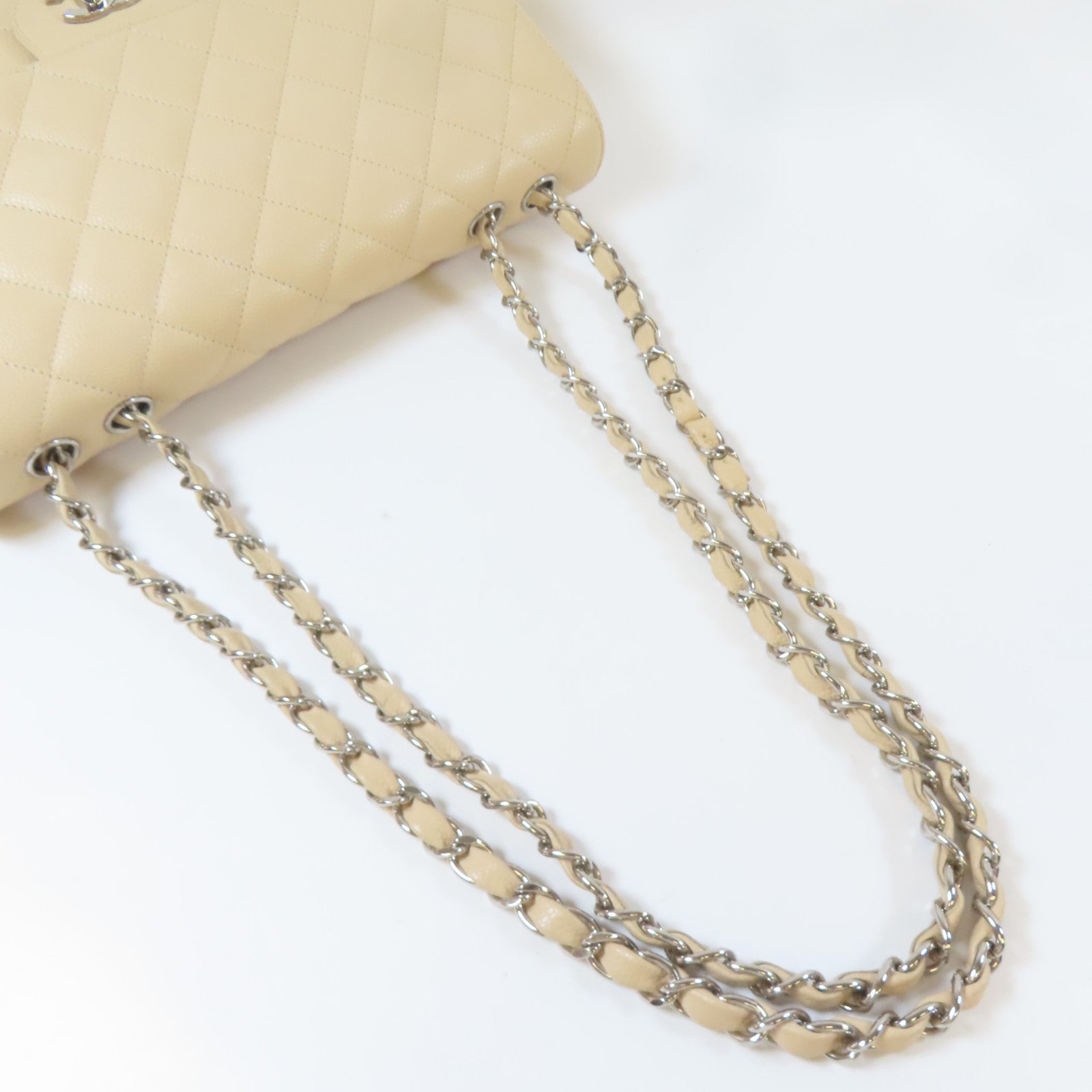 CHANEL 菱格Caviar皮革Jumbo Chain Shoulder Bag銀扣鏈帶肩背袋米色