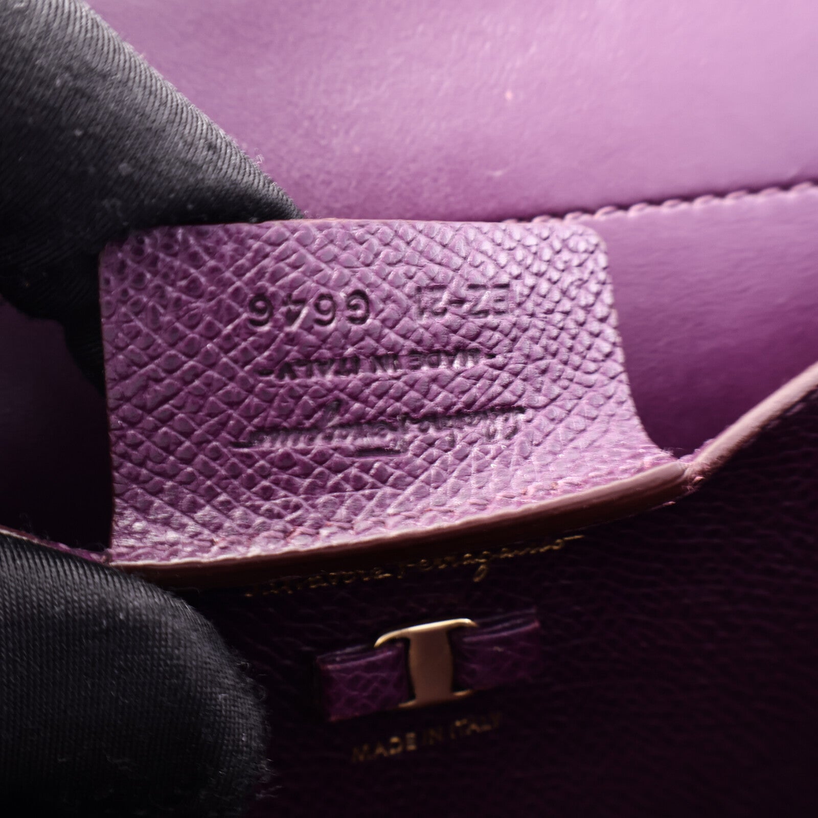 Salvatore Ferragamo 牛皮皮革Vara Ribbon手挽肩背兩用袋