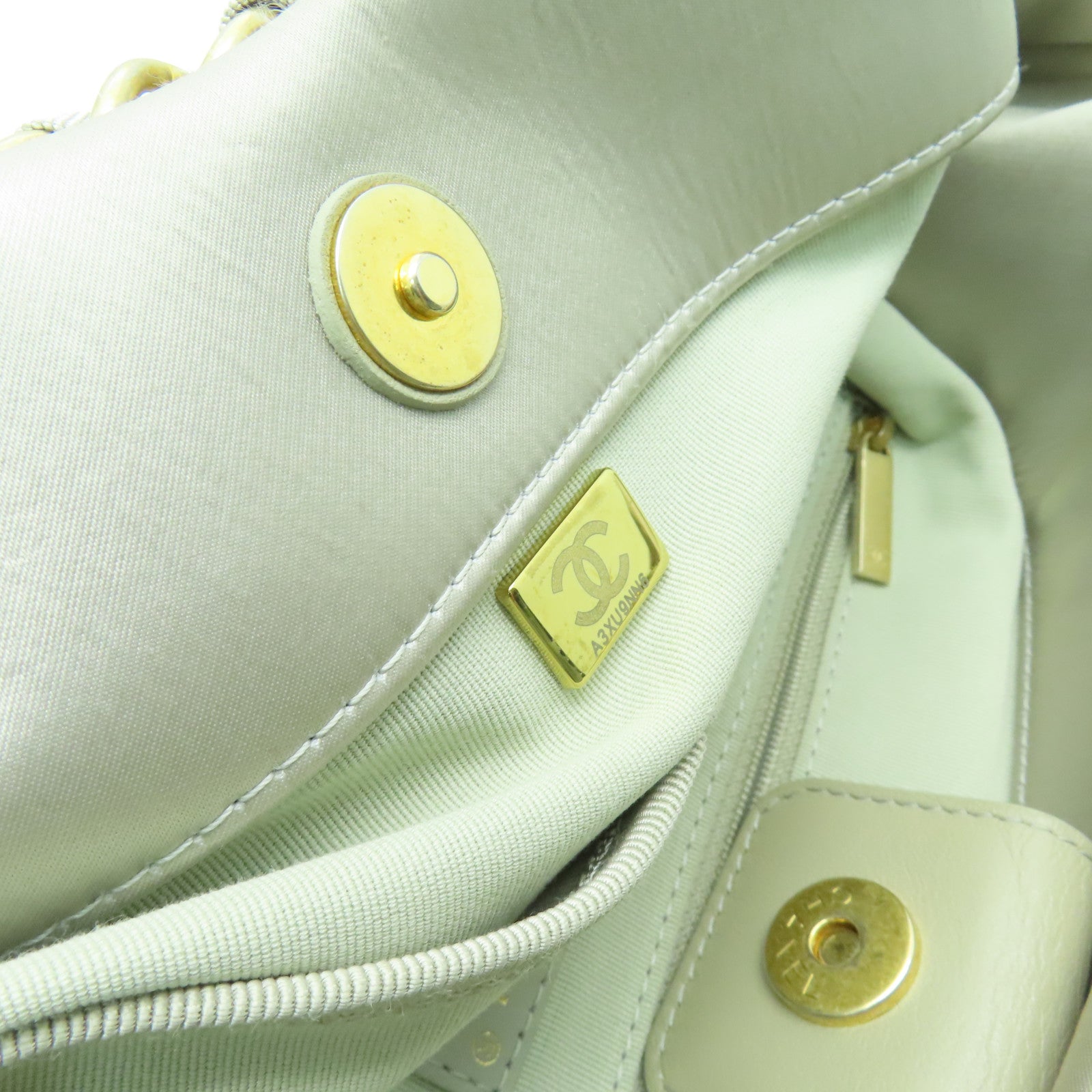 CHANEL **【清倉大減價】尼龍Chain Shoulder Bag金扣鏈帶肩背袋米色