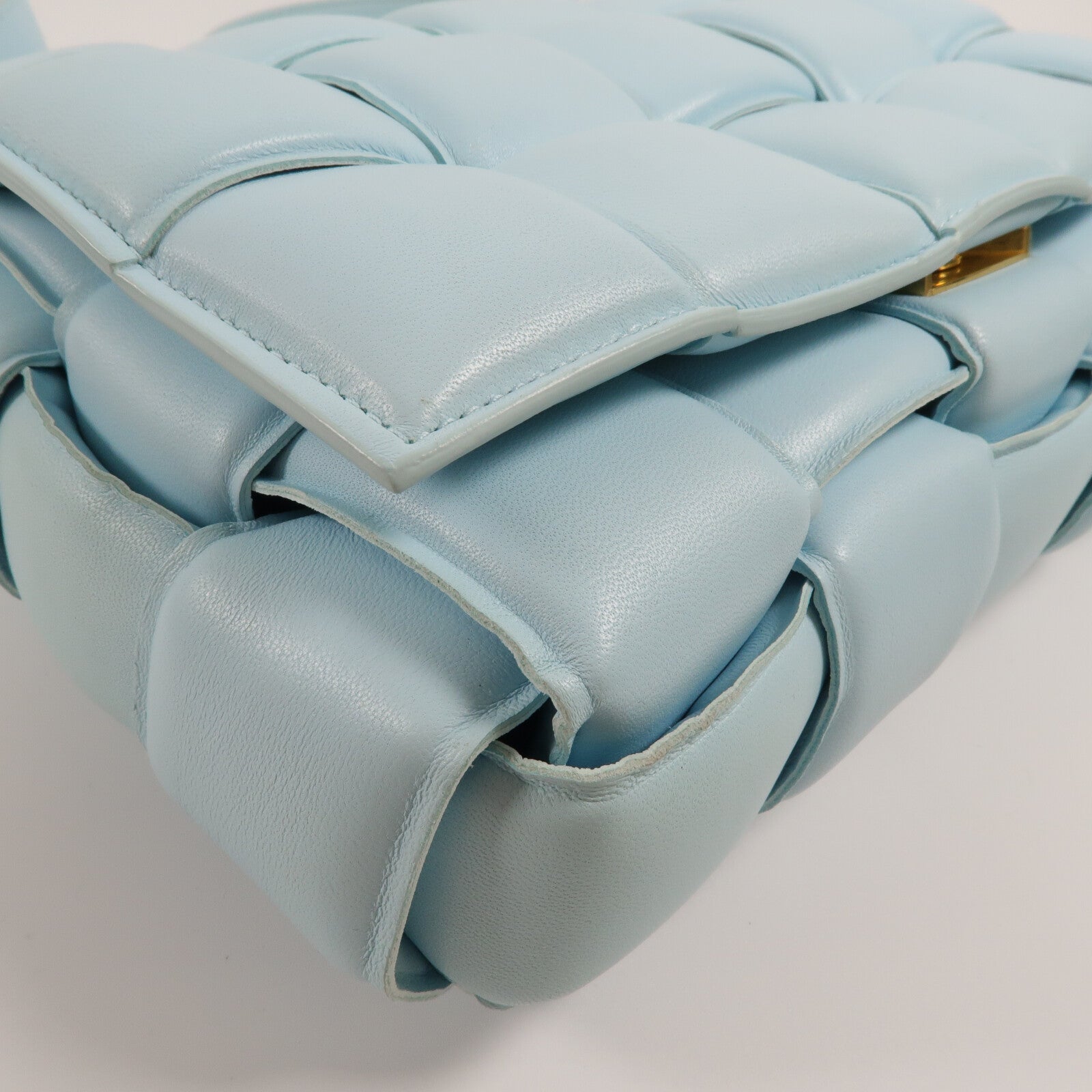 BOTTEGA VENETA 羊皮皮革Padded Cassette肩背袋