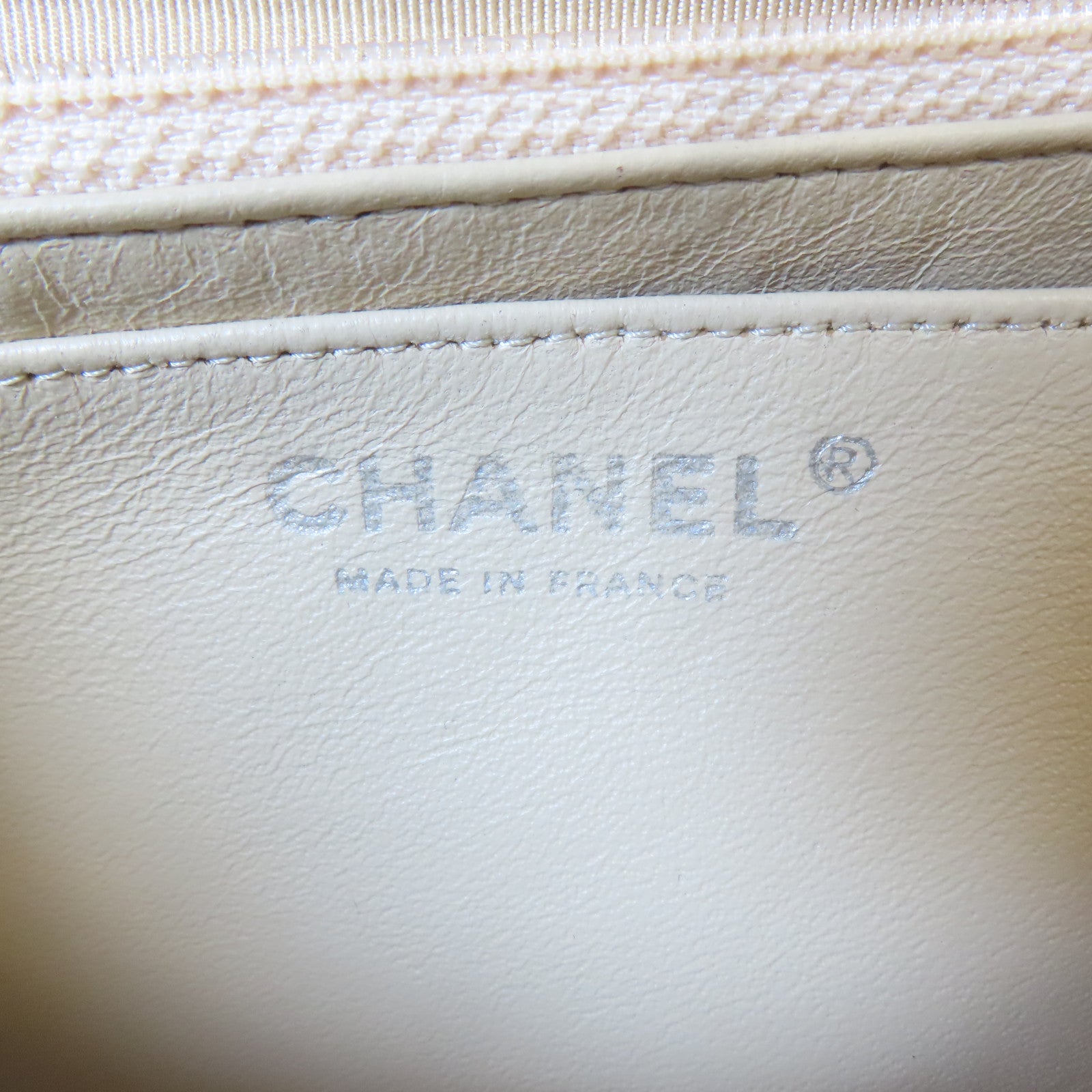 CHANEL 菱格Caviar皮革Jumbo Chain Shoulder Bag銀扣鏈帶肩背袋米色