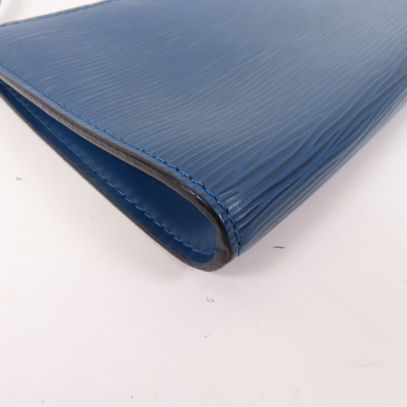 LOUIS VUITTON 【激減優惠】Epi皮革Pochette Accessories金扣手拿包藍色