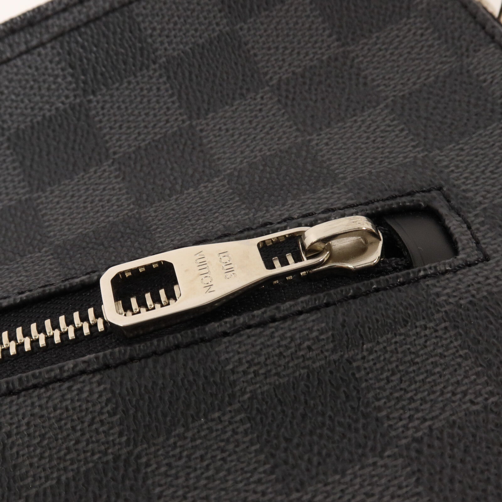 LOUIS VUITTON Damier Graphite Poche Documents手拿包