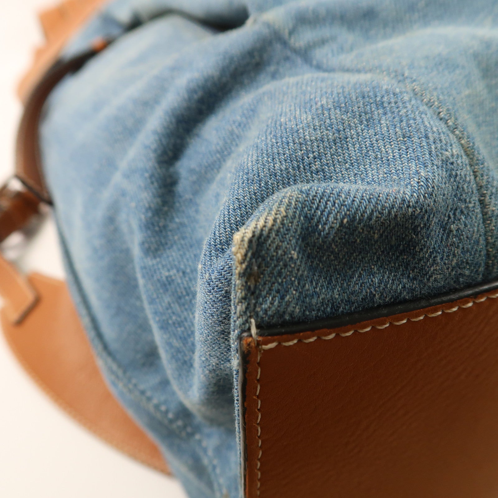 LOEWE 牛仔布/牛皮皮革Rucksack銀扣背包