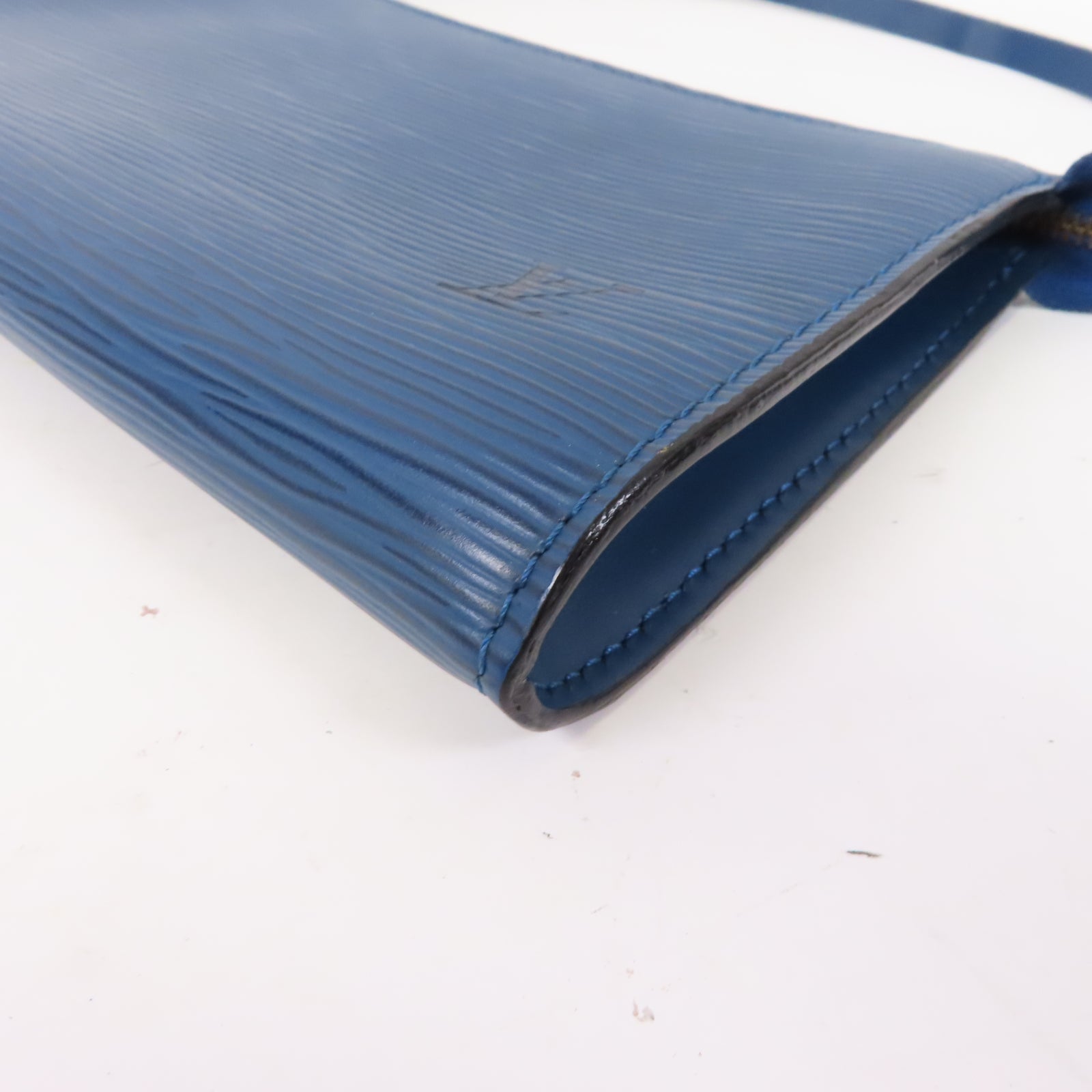 LOUIS VUITTON 【激減優惠】Epi皮革Pochette Accessories金扣手拿包藍色