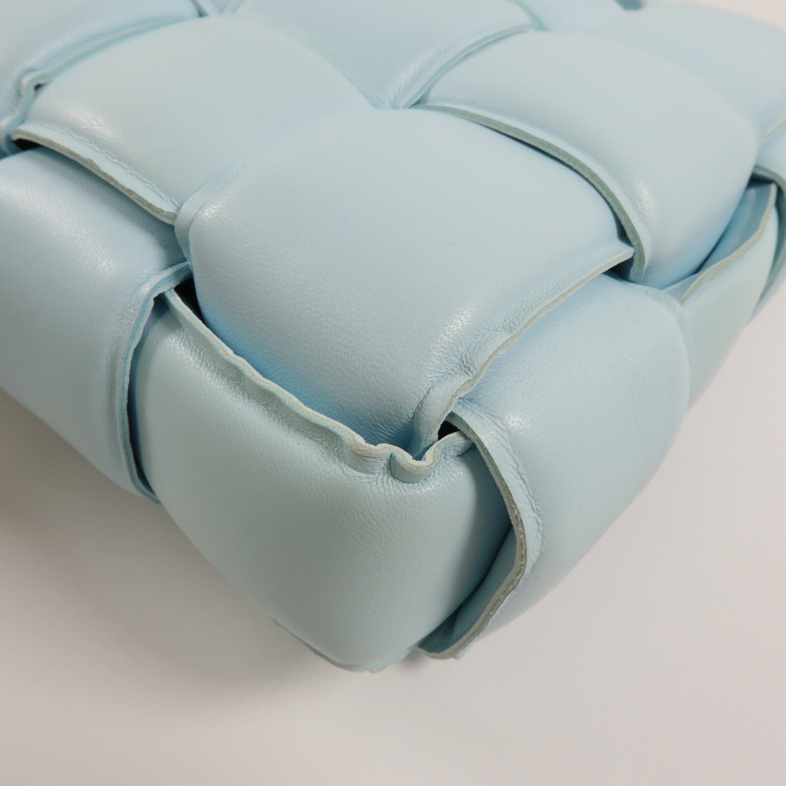 BOTTEGA VENETA 羊皮皮革Padded Cassette肩背袋