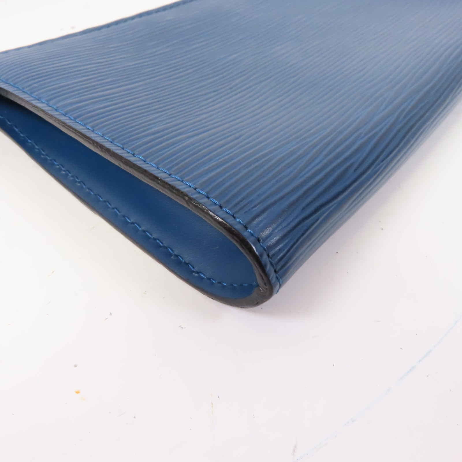 LOUIS VUITTON 【激減優惠】Epi皮革Pochette Accessories金扣手拿包藍色