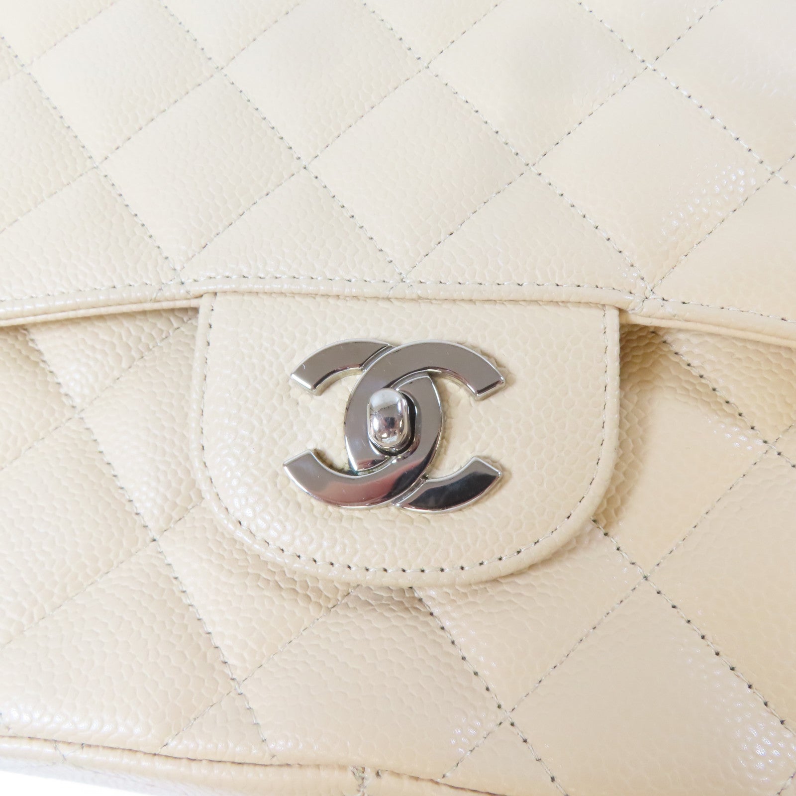 CHANEL 菱格Caviar皮革Jumbo Chain Shoulder Bag銀扣鏈帶肩背袋米色