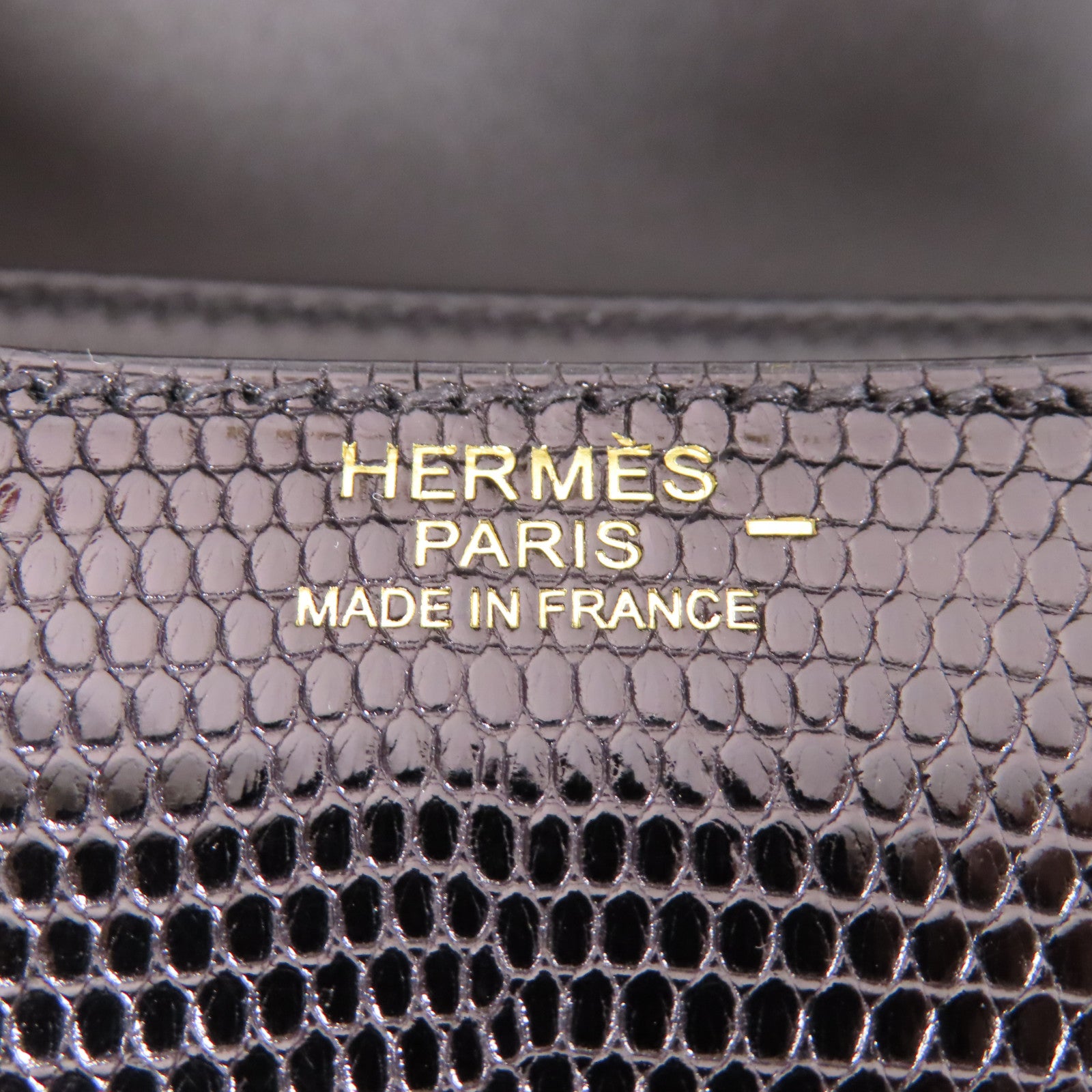 HERMES 蜥蝪皮革Constance 24金扣肩背袋Noir黑色