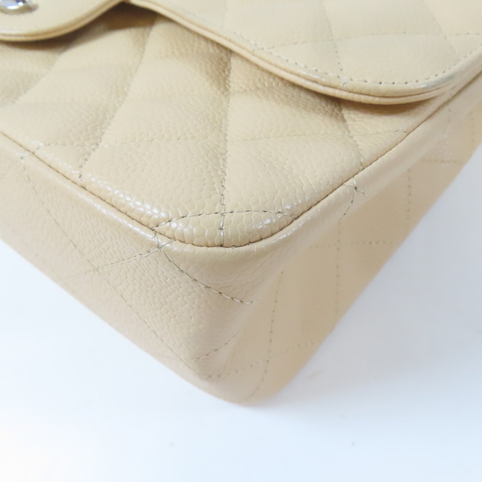 CHANEL 菱格Caviar皮革Jumbo Chain Shoulder Bag銀扣鏈帶肩背袋米色