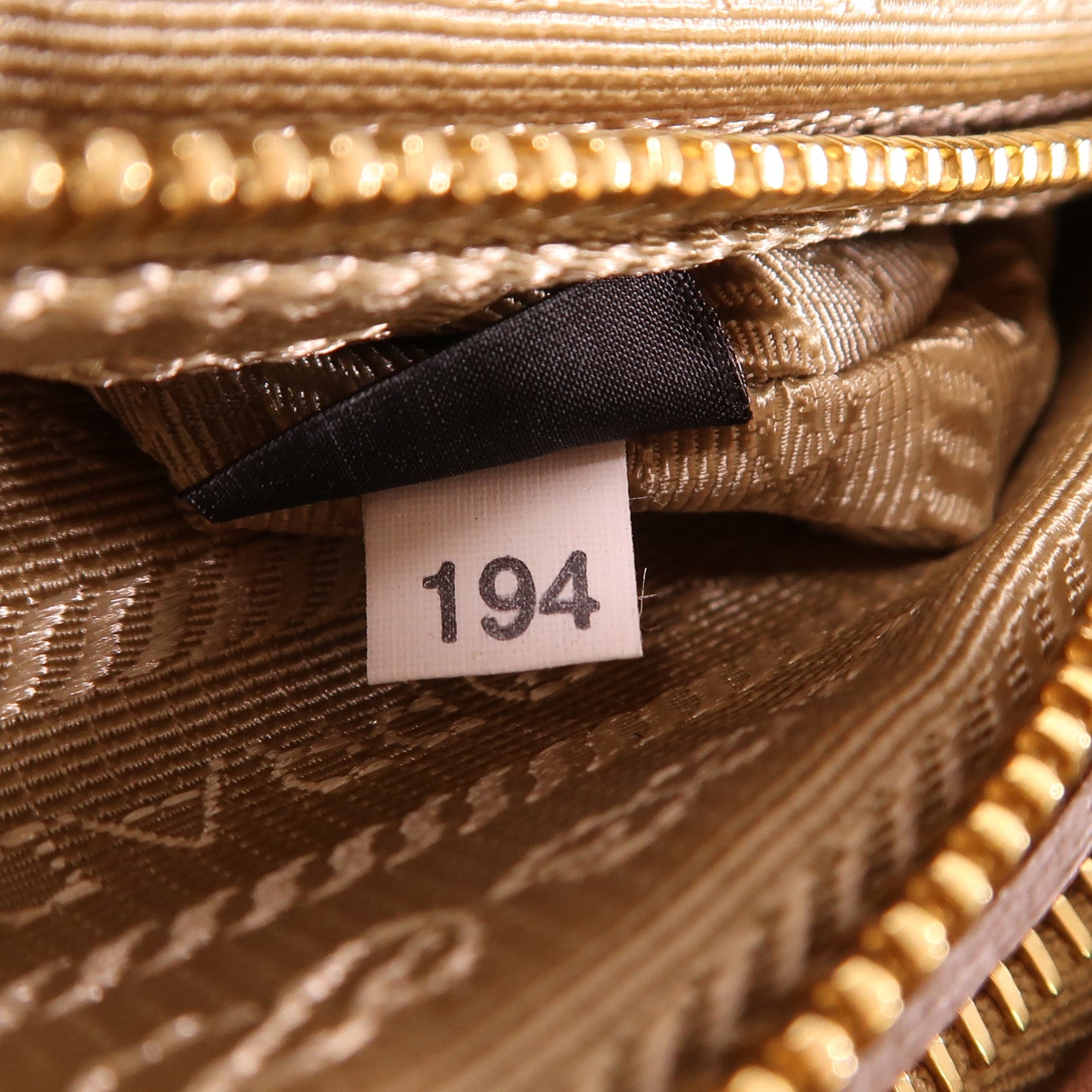 PRADA 帆布Shoulder Bag金扣肩背袋