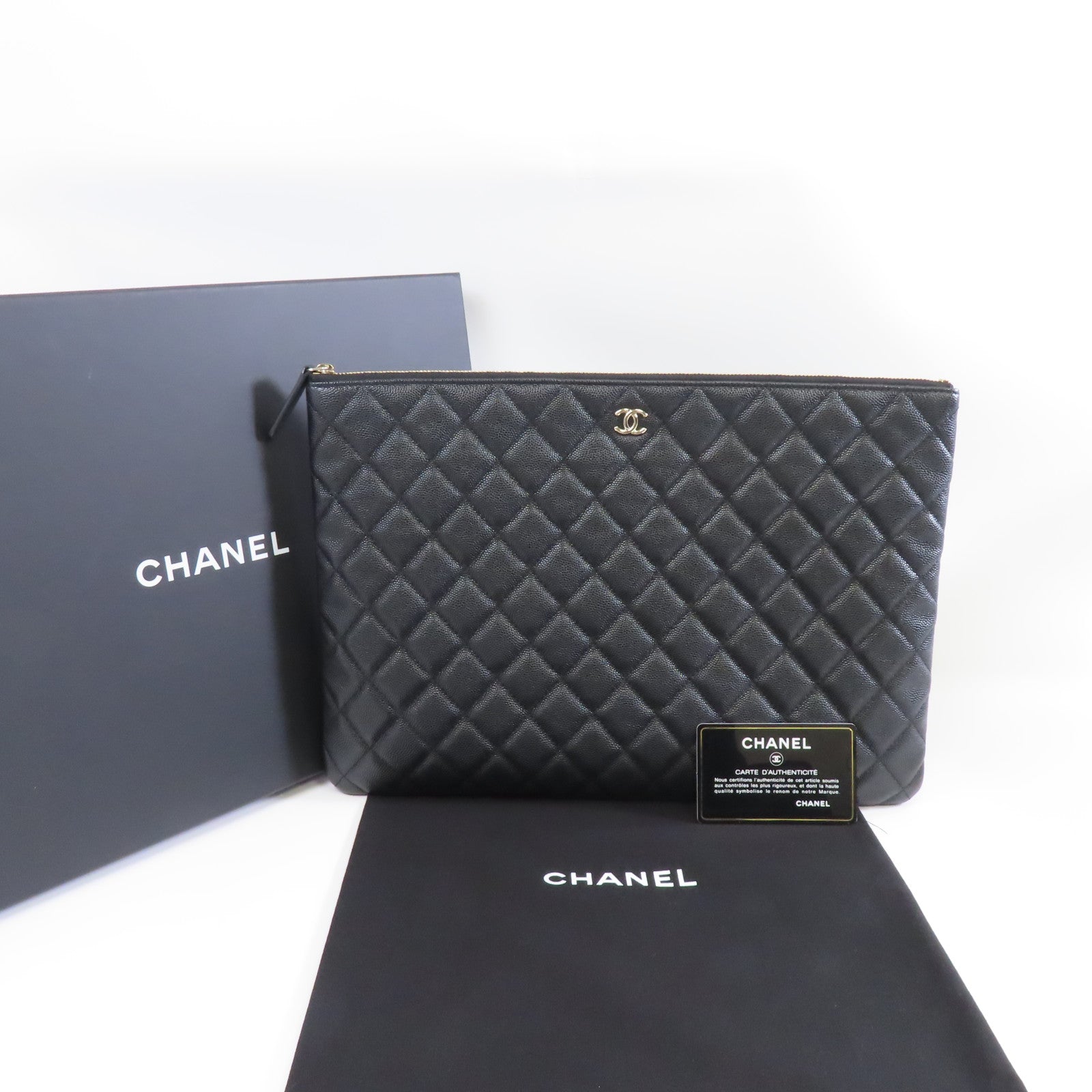 CHANEL 菱格Caviar皮革Classic Large Zipper Pouch金扣手拿包黑色