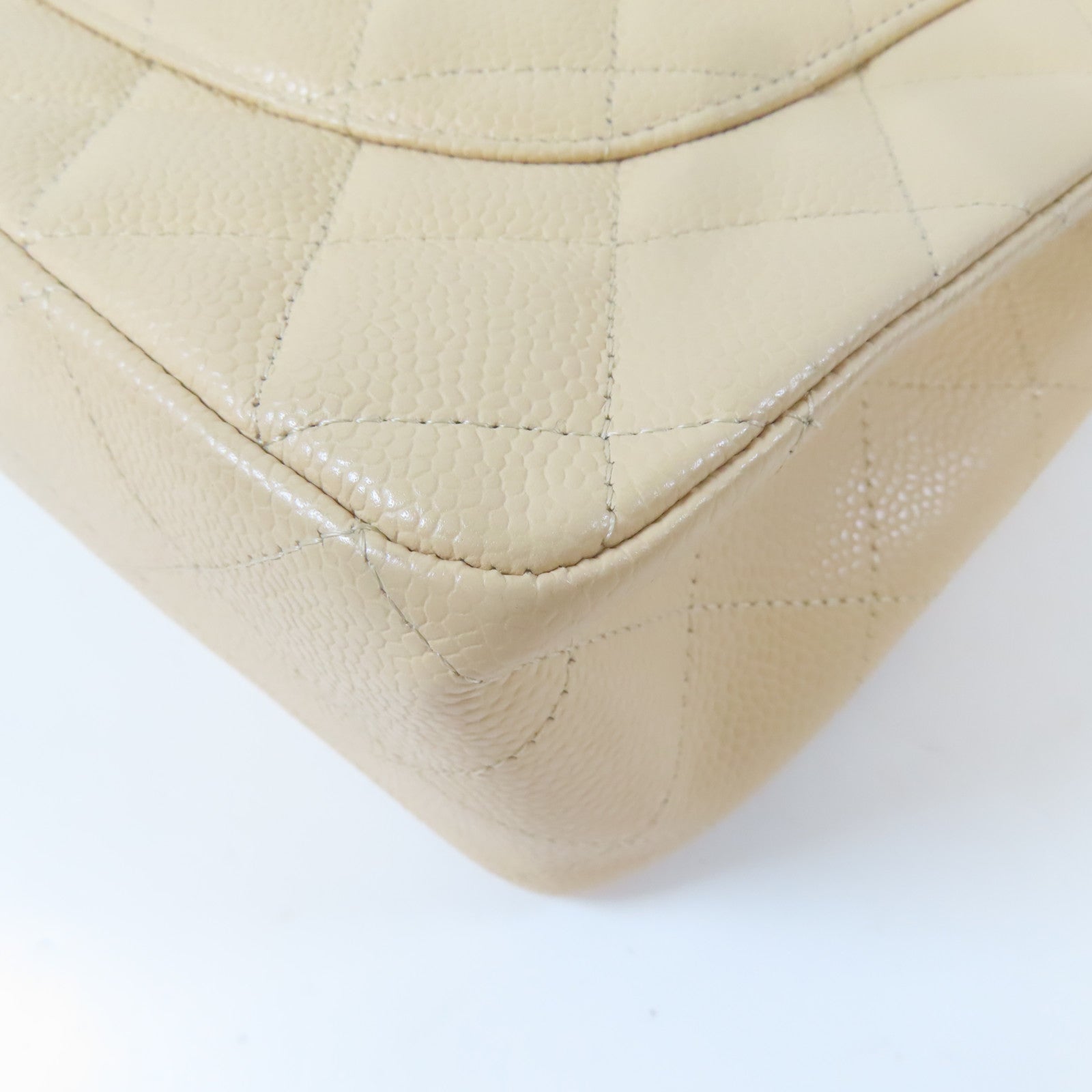 CHANEL 菱格Caviar皮革Jumbo Chain Shoulder Bag銀扣鏈帶肩背袋米色