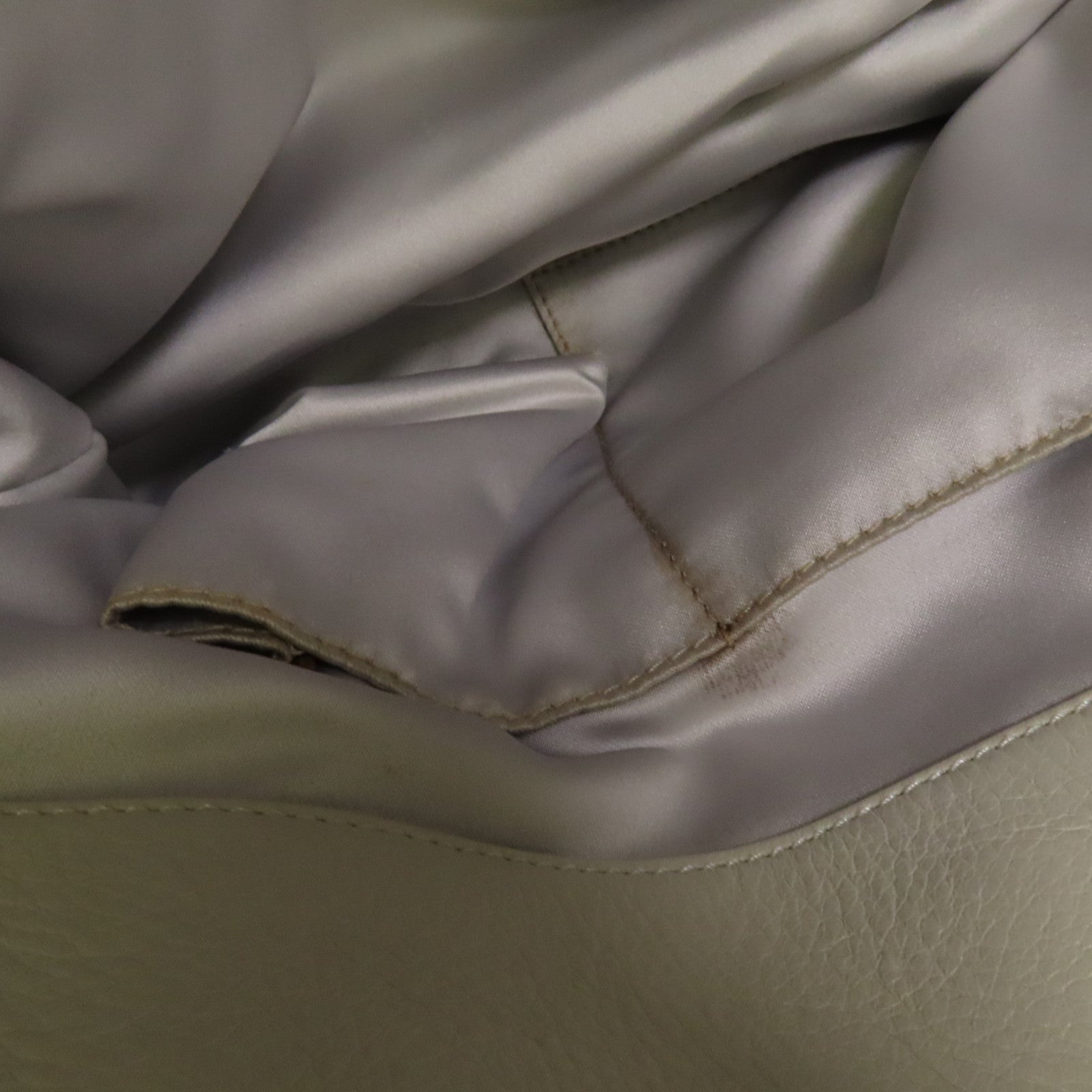 CHANEL 牛皮皮革Chain Shoulder銀扣肩背袋